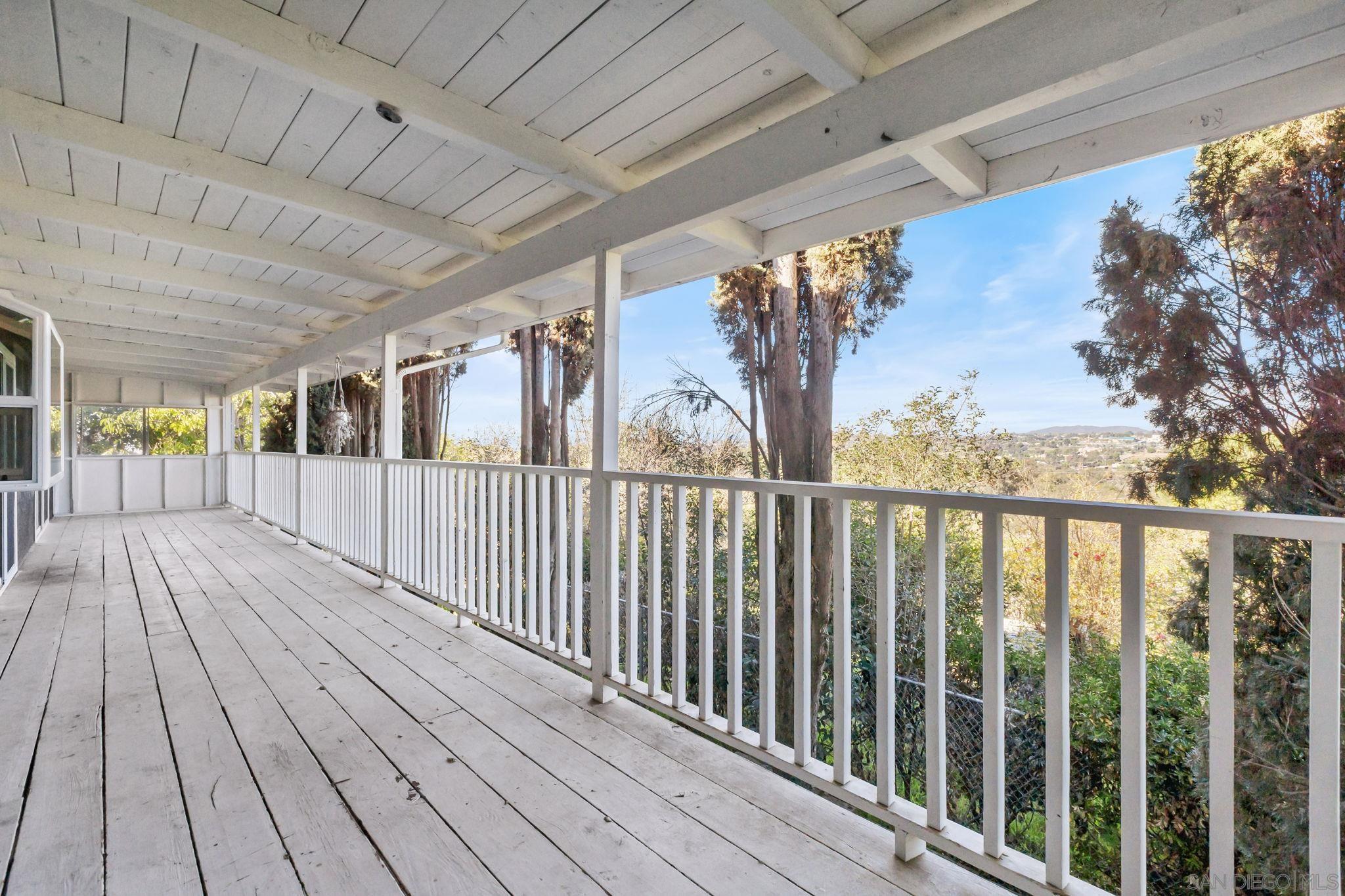 Detail Gallery Image 13 of 37 For 14280  Resava Ln, Valley Center,  CA 92082 - 4 Beds | 3 Baths