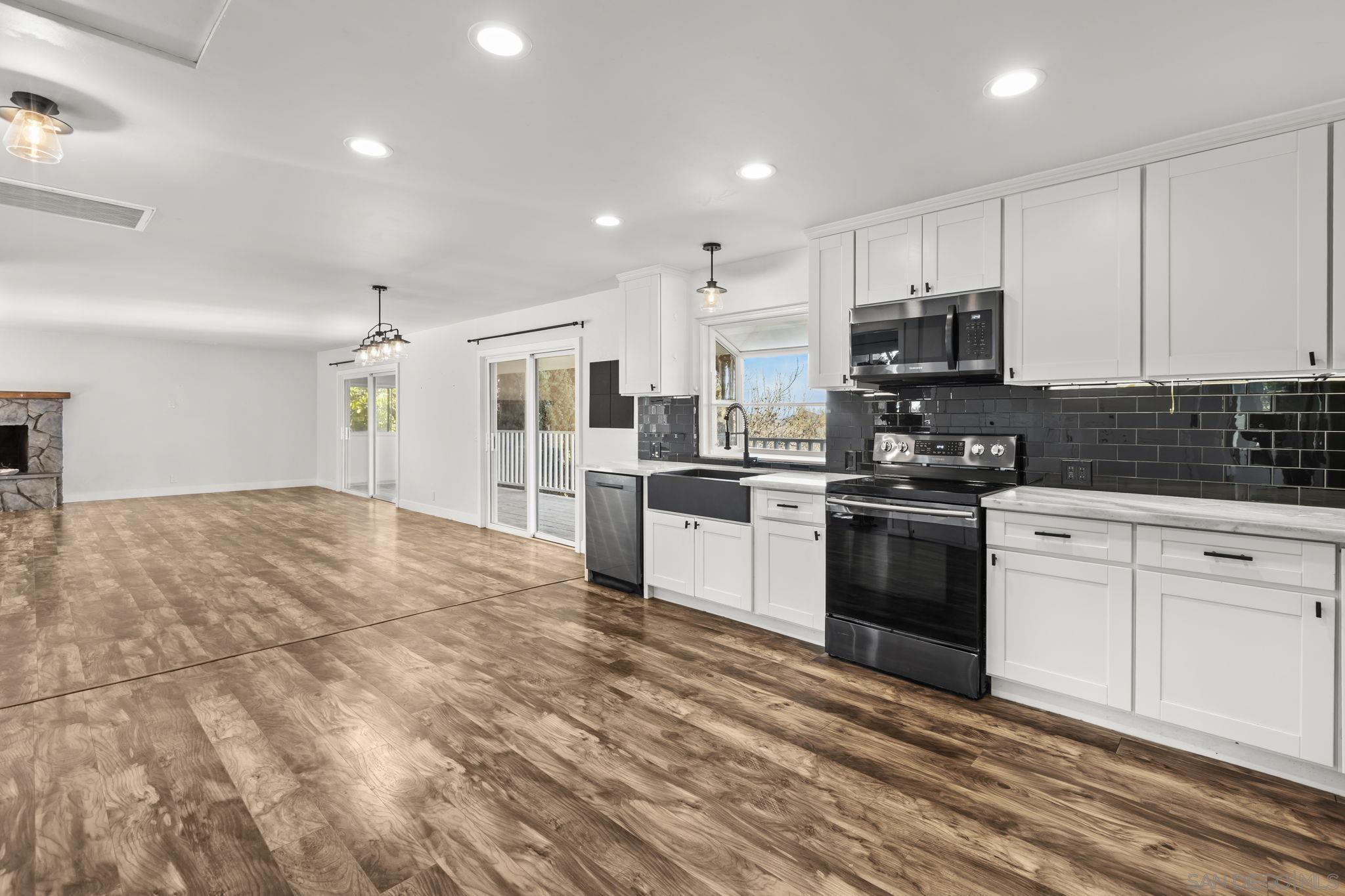 Detail Gallery Image 9 of 37 For 14280  Resava Ln, Valley Center,  CA 92082 - 4 Beds | 3 Baths