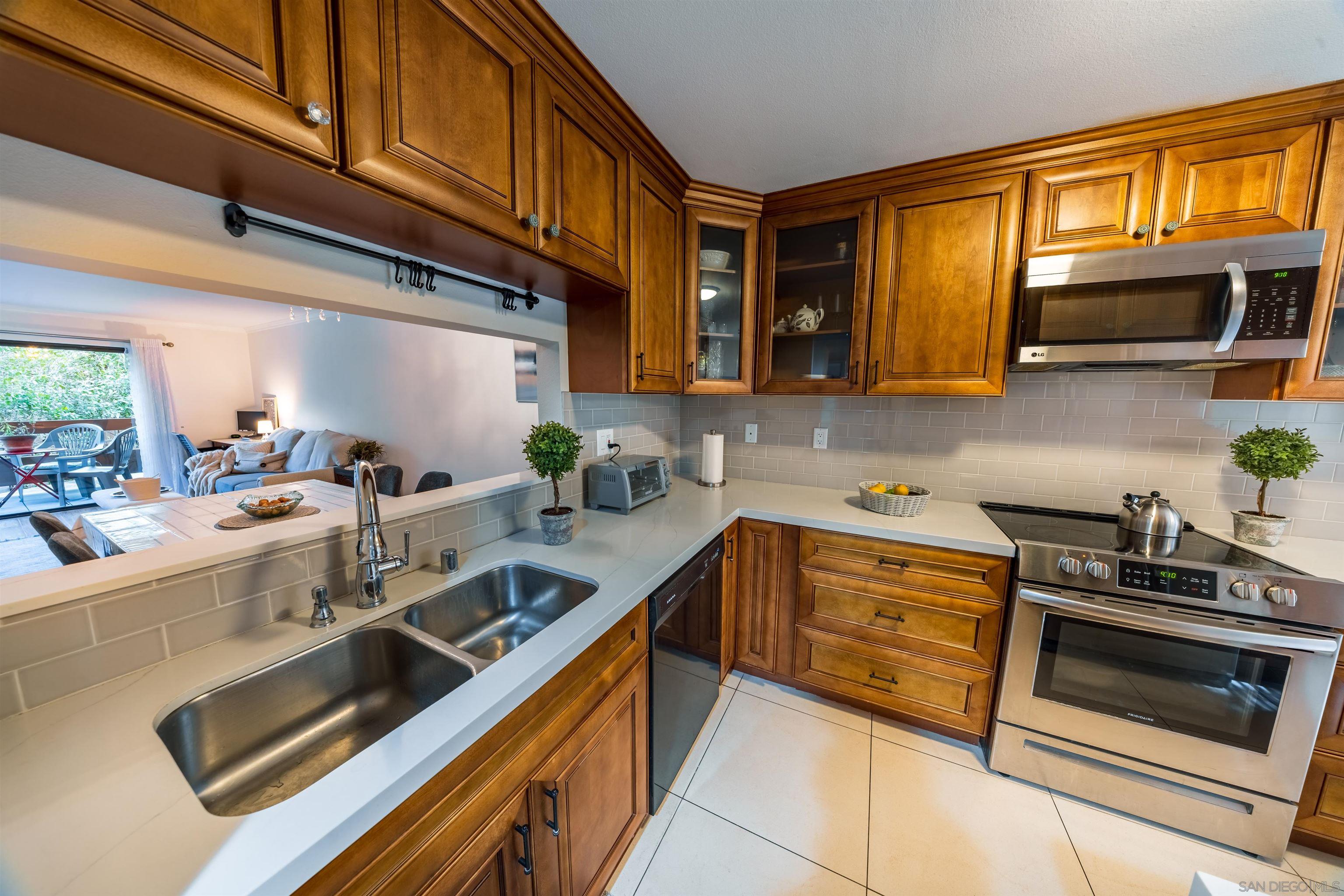 Detail Gallery Image 3 of 23 For 7245  Navajo  #D170,  San Diego,  CA 92119 - 2 Beds | 2 Baths