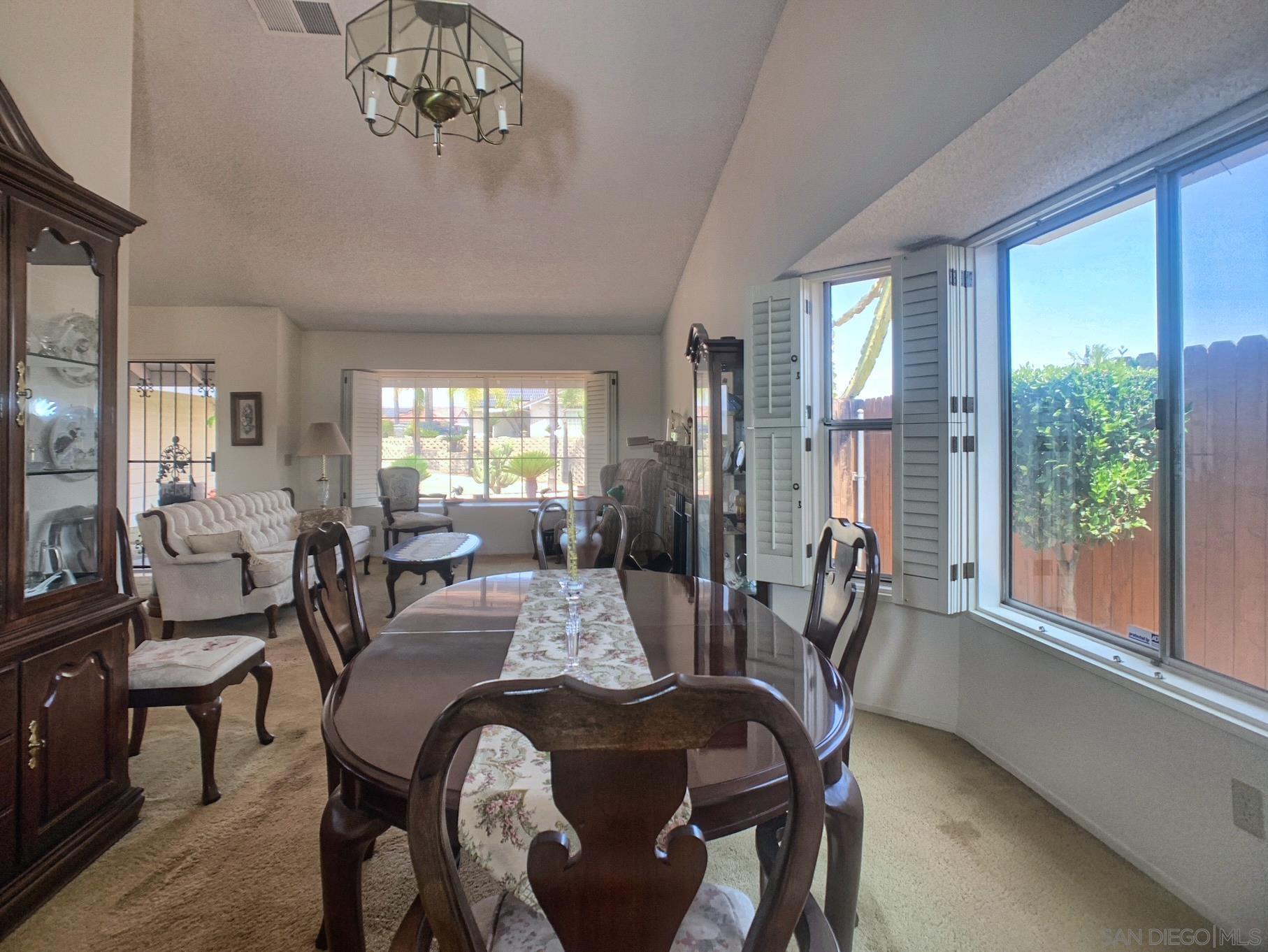 Detail Gallery Image 13 of 42 For 2552  Wind River Rd, El Cajon,  CA 92019 - 3 Beds | 2 Baths