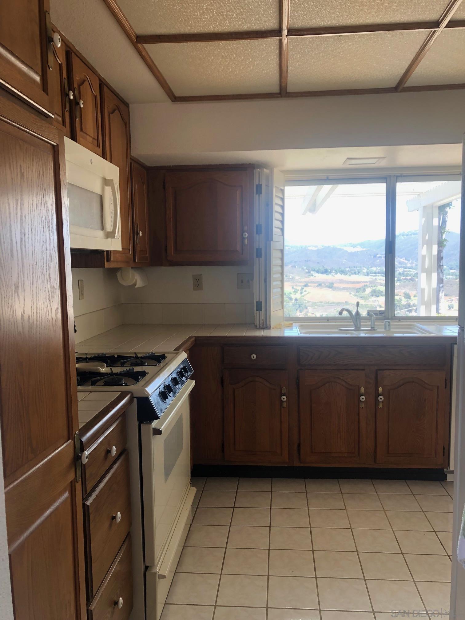 Detail Gallery Image 15 of 42 For 2552  Wind River Rd, El Cajon,  CA 92019 - 3 Beds | 2 Baths