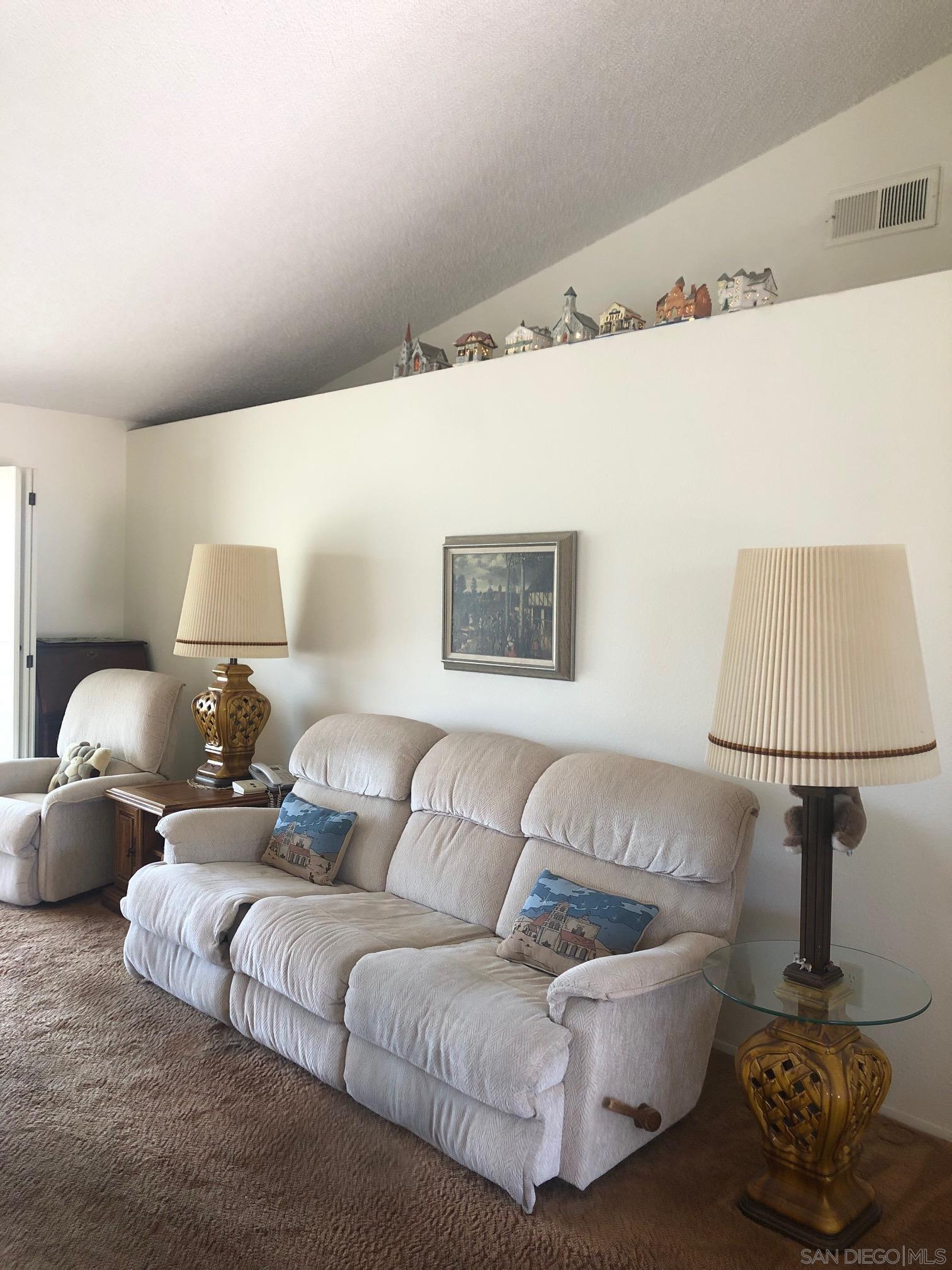 Detail Gallery Image 10 of 42 For 2552  Wind River Rd, El Cajon,  CA 92019 - 3 Beds | 2 Baths