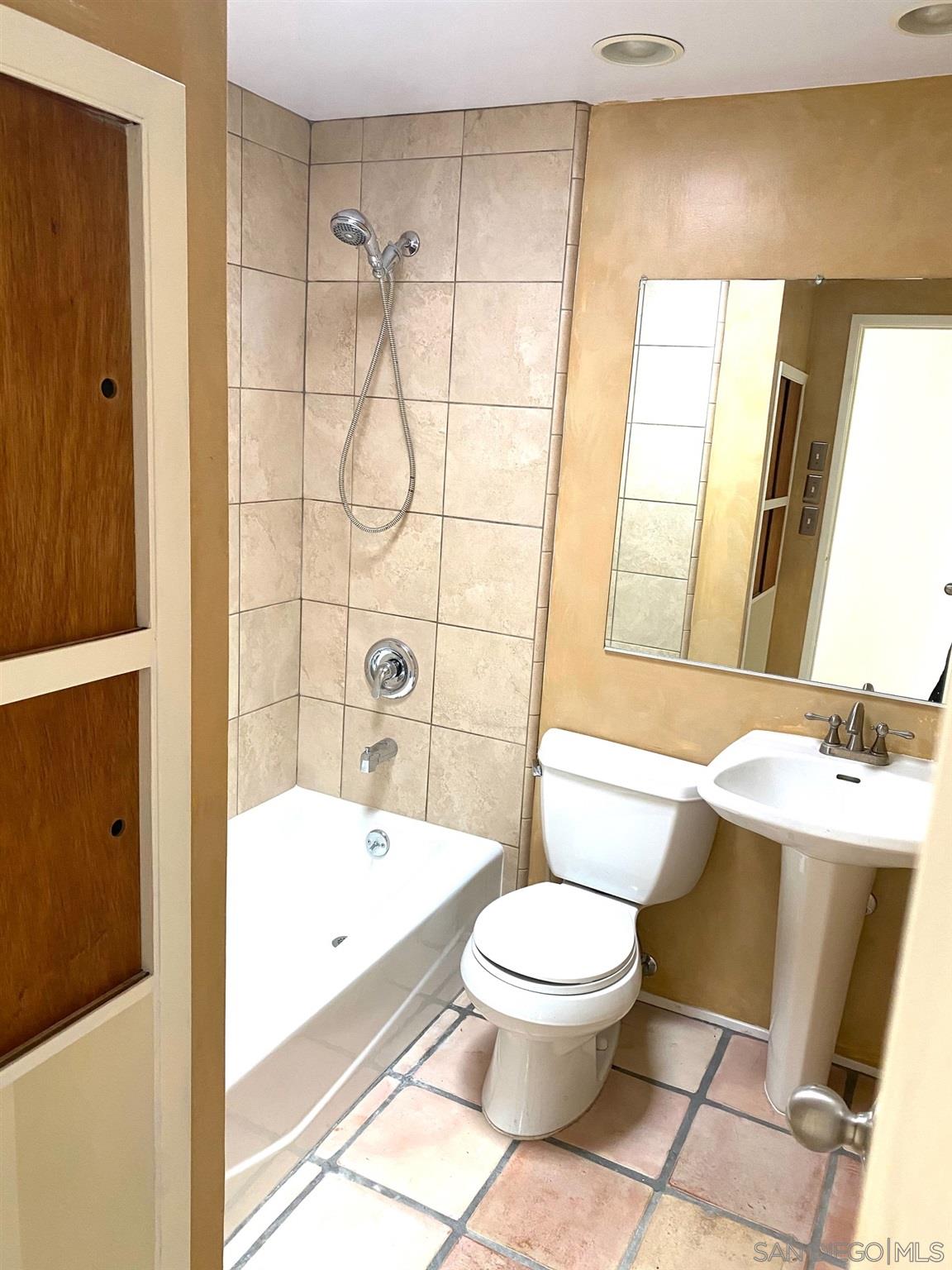 Detail Gallery Image 10 of 13 For 9212  Hector Avenue, San Diego,  CA 92123 - 3 Beds | 2 Baths