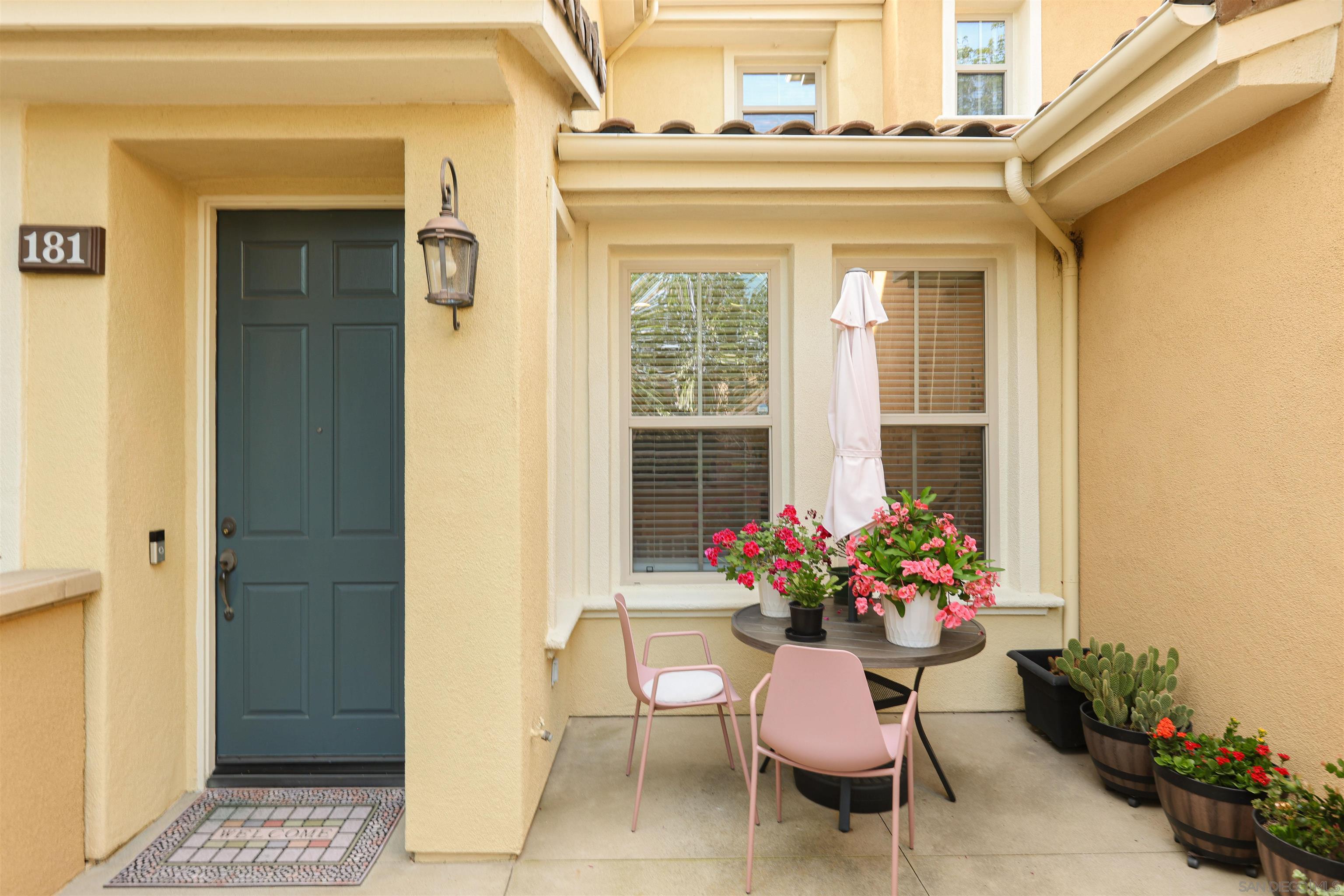 Detail Gallery Image 2 of 48 For 181  Groveland, Irvine,  CA 92620 - 2 Beds | 2/1 Baths