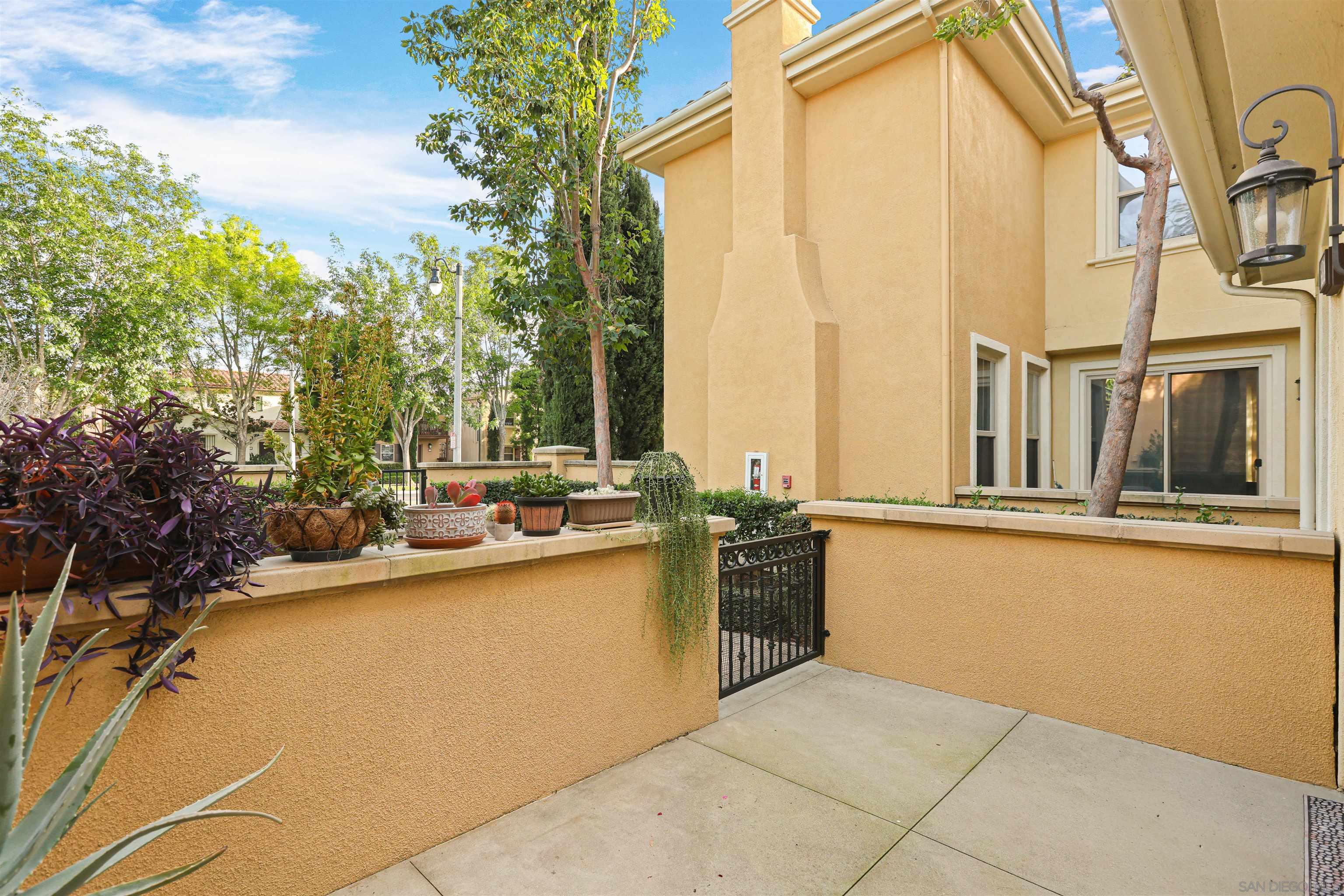 Detail Gallery Image 6 of 48 For 181  Groveland, Irvine,  CA 92620 - 2 Beds | 2/1 Baths