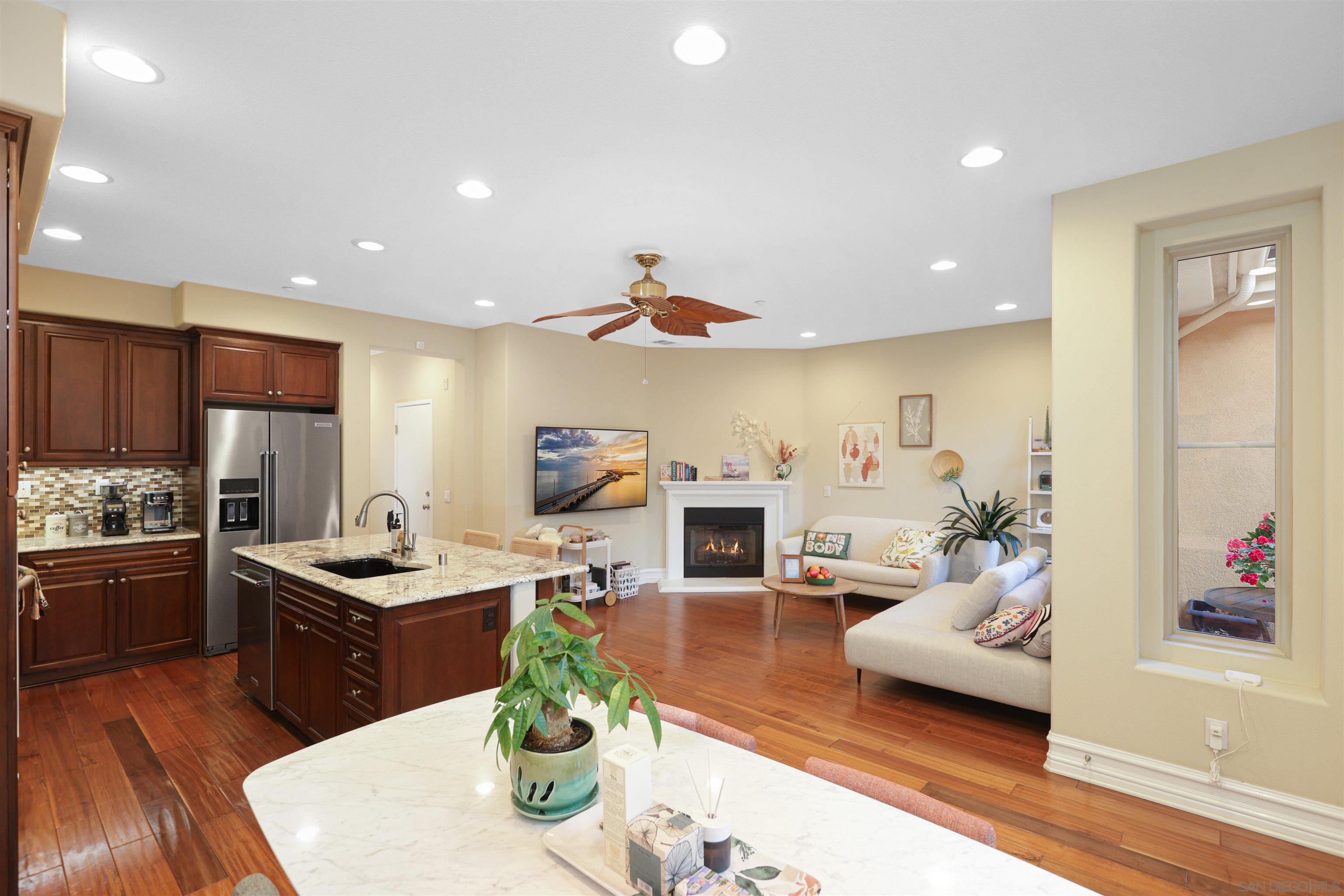 Detail Gallery Image 7 of 48 For 181  Groveland, Irvine,  CA 92620 - 2 Beds | 2/1 Baths