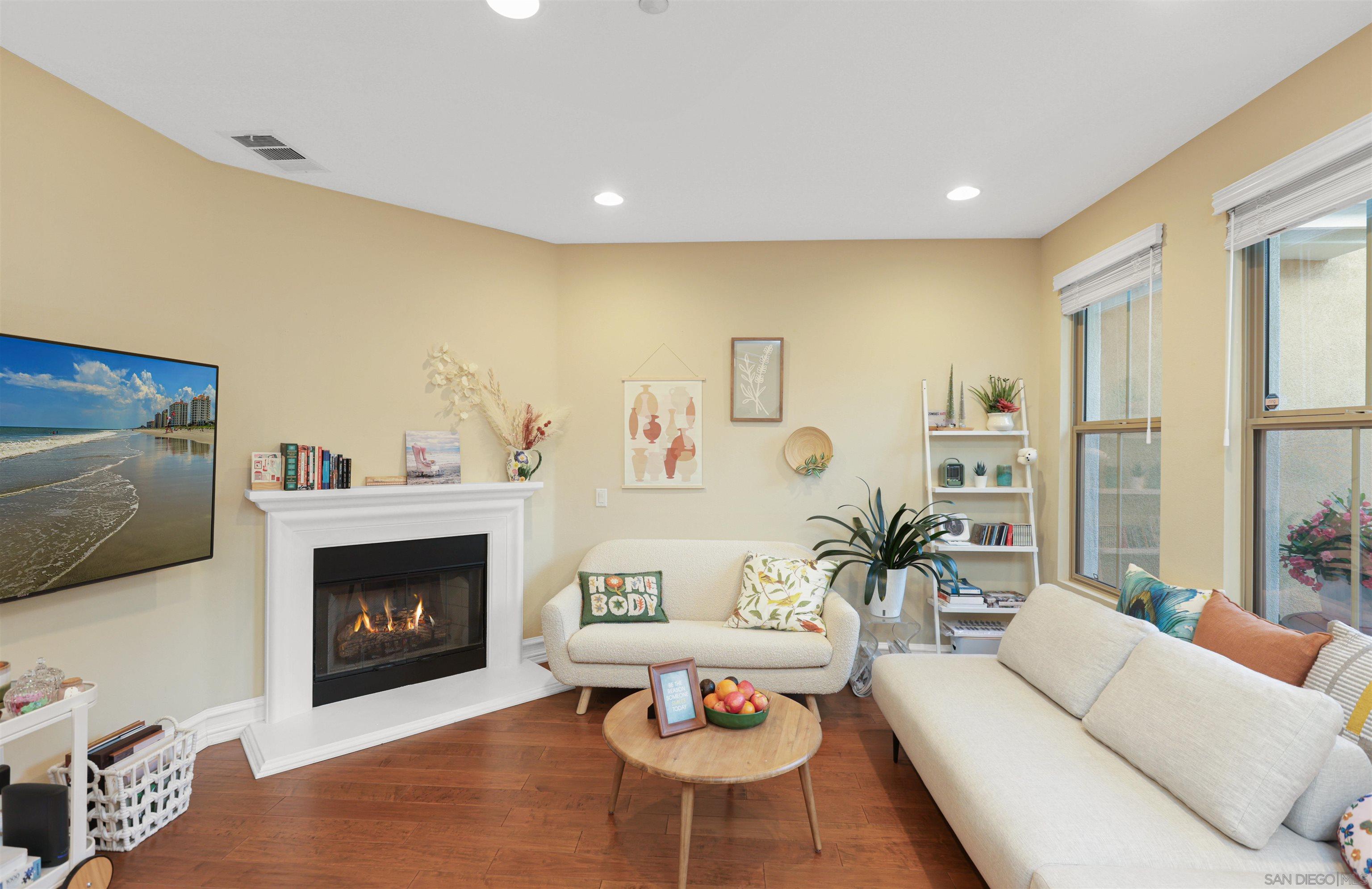 Detail Gallery Image 9 of 48 For 181  Groveland, Irvine,  CA 92620 - 2 Beds | 2/1 Baths