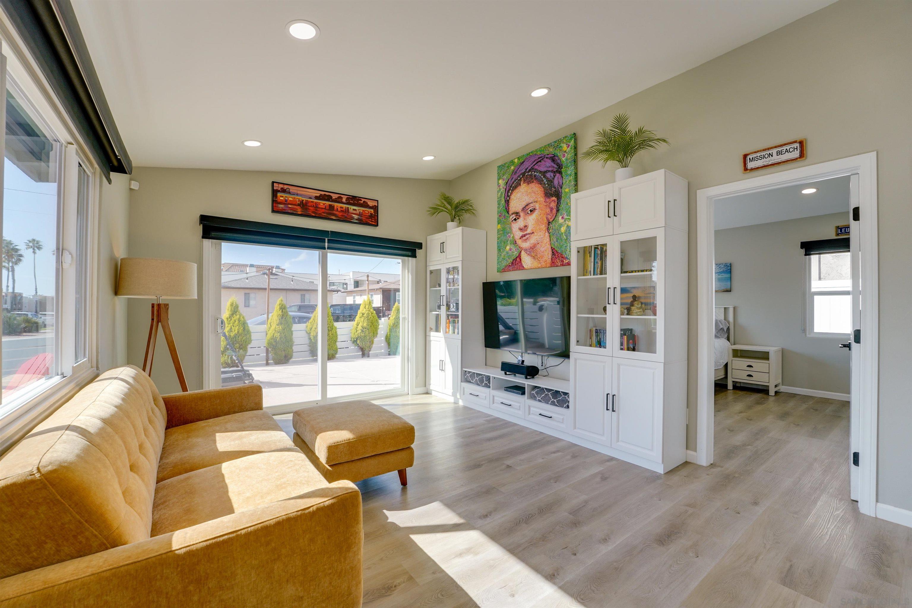 Detail Gallery Image 12 of 47 For 1404  Thomas Ave, San Diego,  CA 92109 - 2 Beds | 2 Baths
