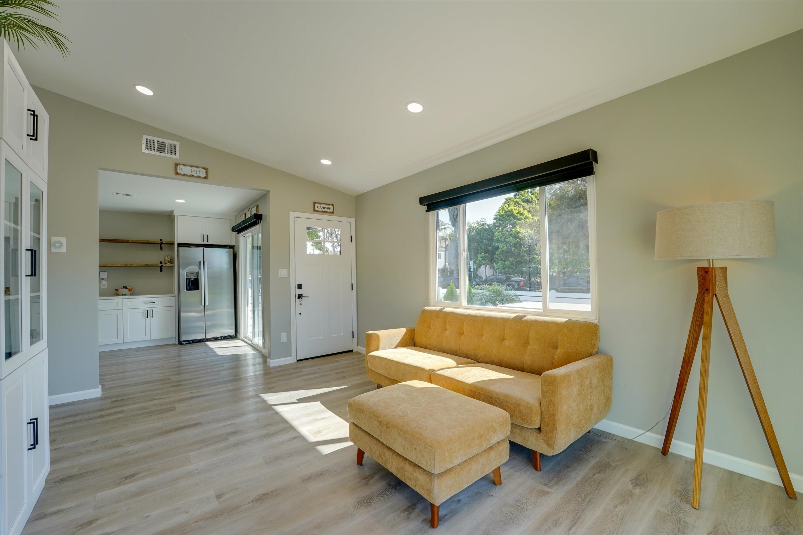 Detail Gallery Image 14 of 47 For 1404  Thomas Ave, San Diego,  CA 92109 - 2 Beds | 2 Baths