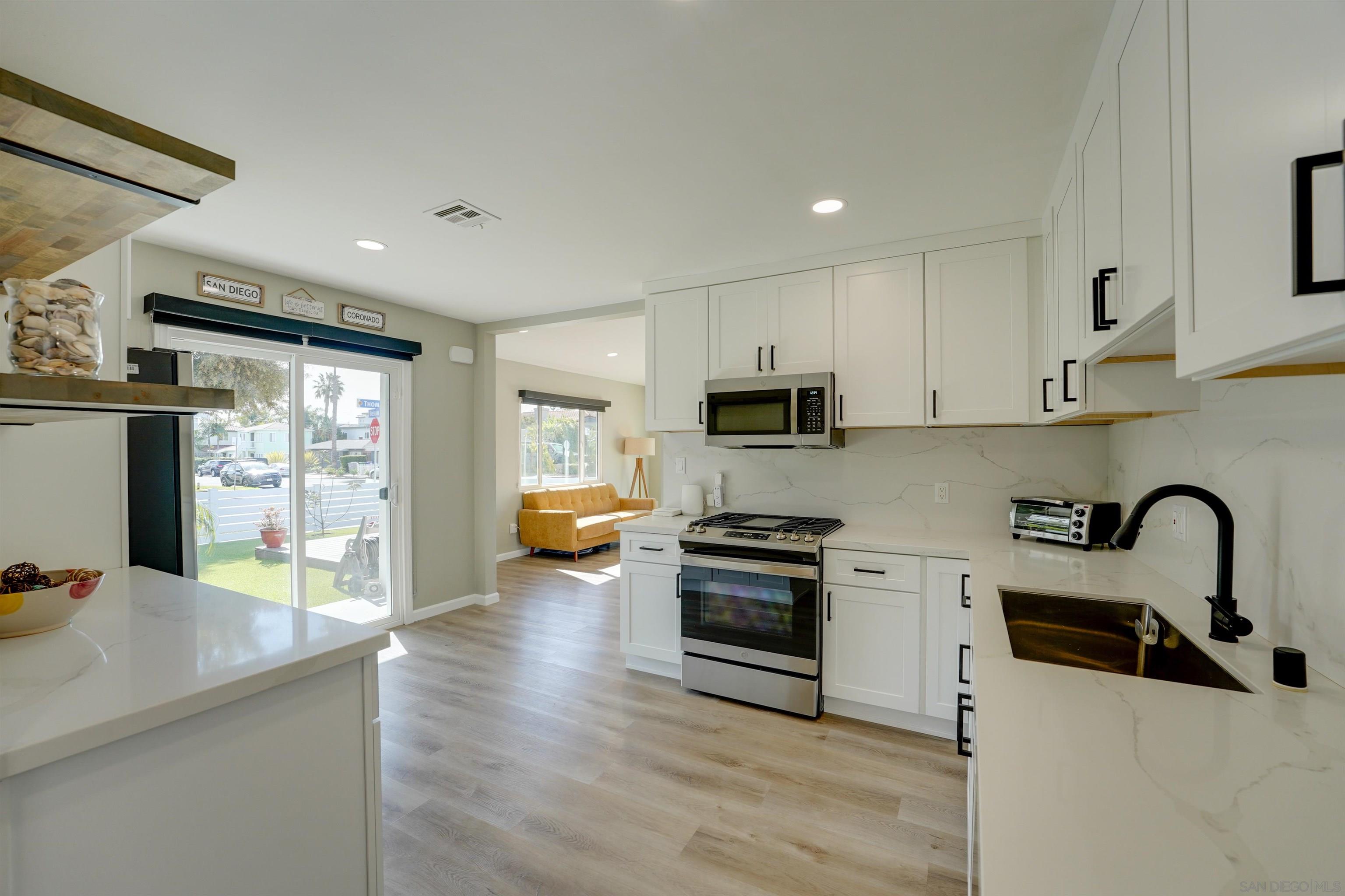 Detail Gallery Image 18 of 47 For 1404  Thomas Ave, San Diego,  CA 92109 - 2 Beds | 2 Baths