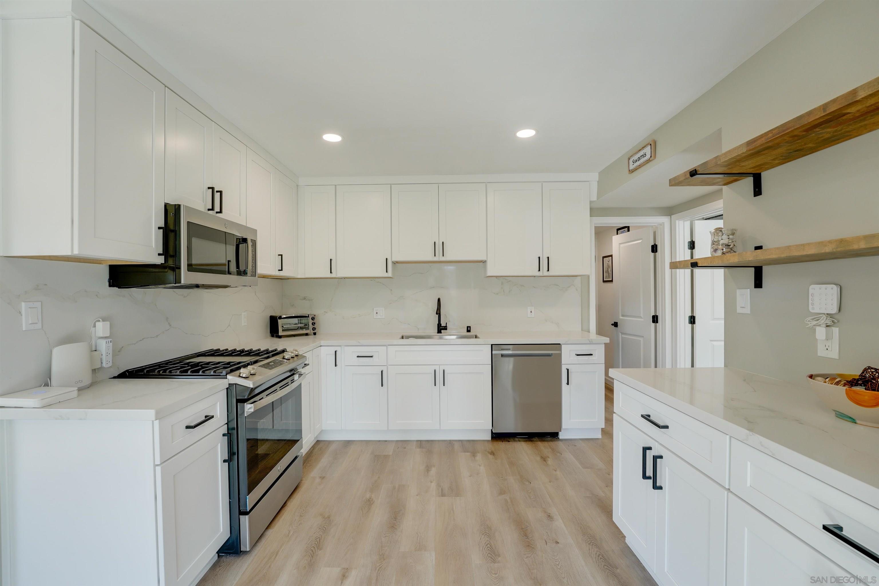 Detail Gallery Image 19 of 47 For 1404  Thomas Ave, San Diego,  CA 92109 - 2 Beds | 2 Baths