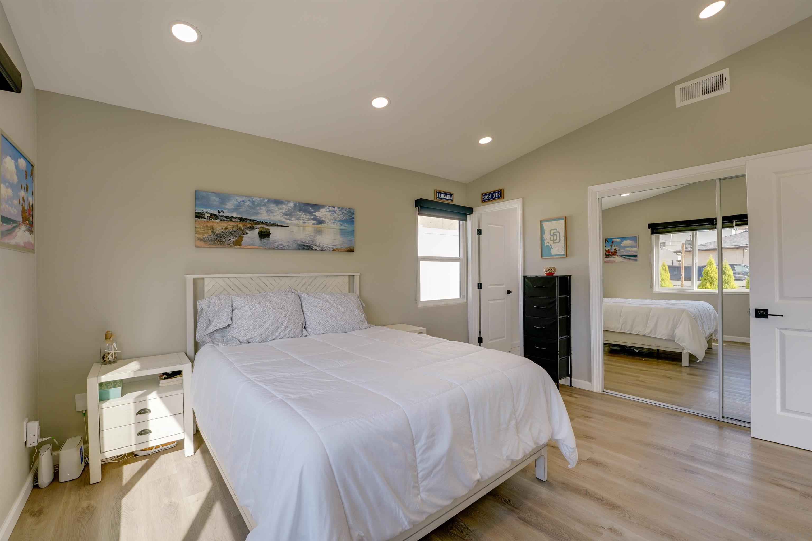 Detail Gallery Image 23 of 47 For 1404  Thomas Ave, San Diego,  CA 92109 - 2 Beds | 2 Baths
