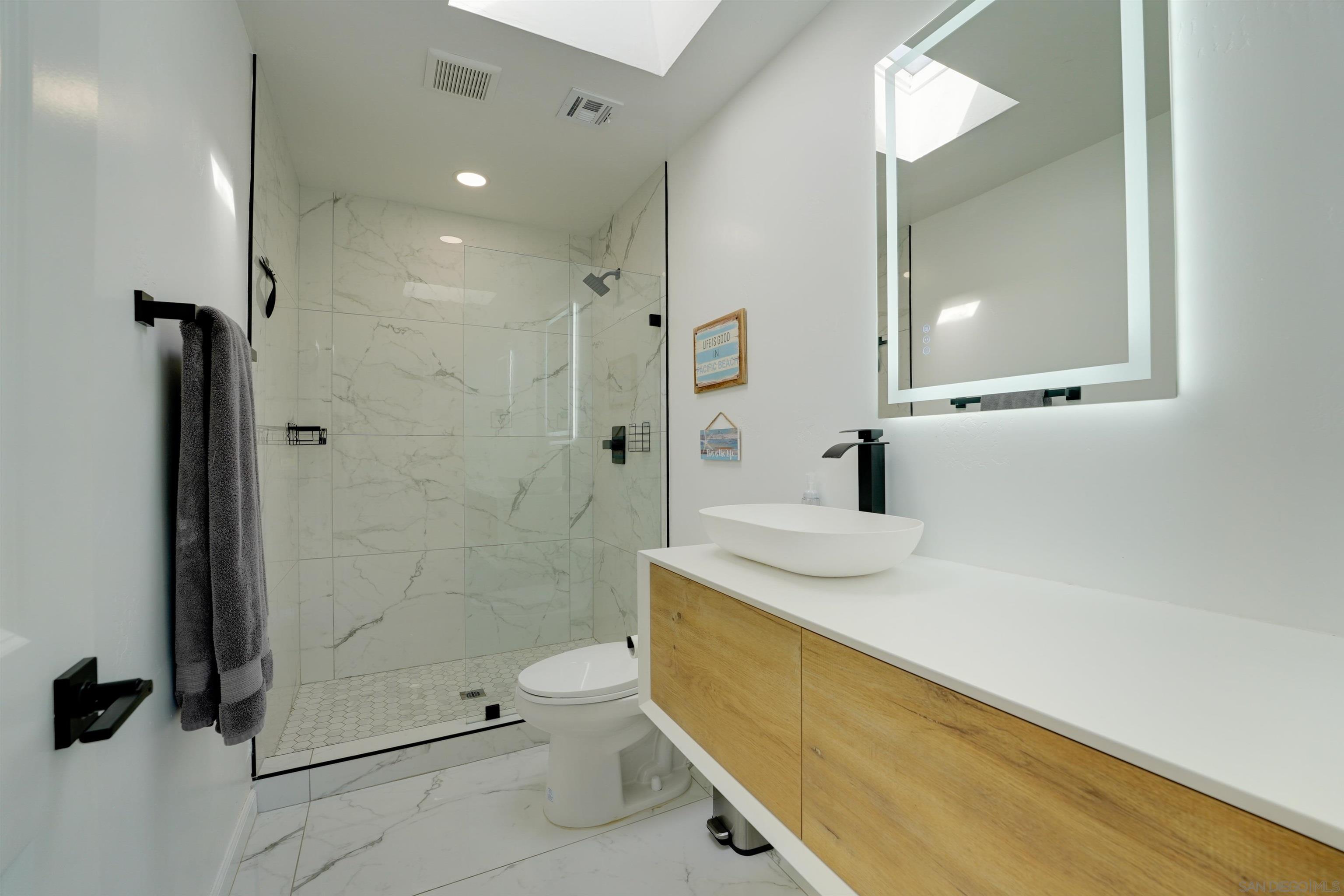 Detail Gallery Image 24 of 47 For 1404  Thomas Ave, San Diego,  CA 92109 - 2 Beds | 2 Baths