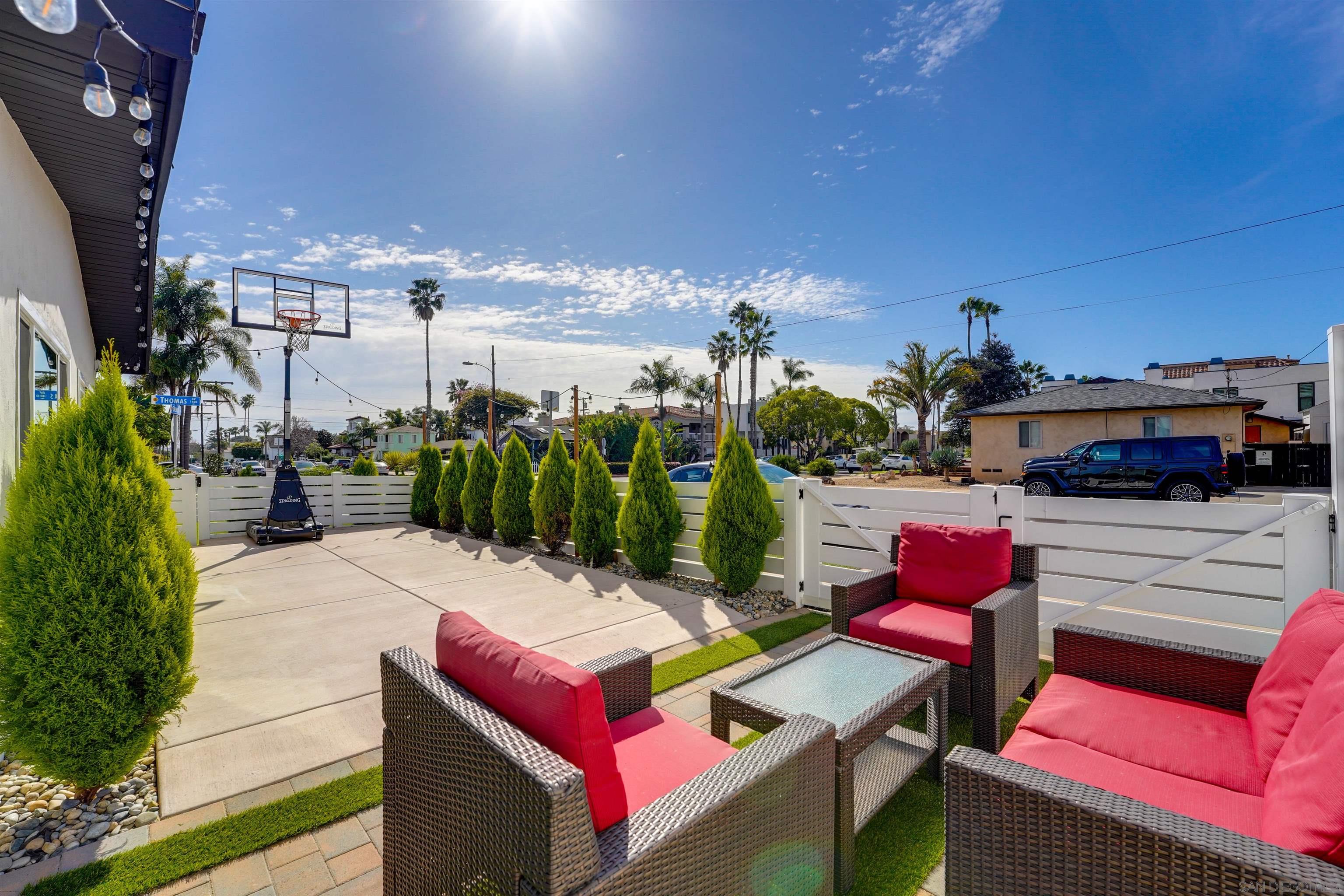 Detail Gallery Image 35 of 47 For 1404  Thomas Ave, San Diego,  CA 92109 - 2 Beds | 2 Baths