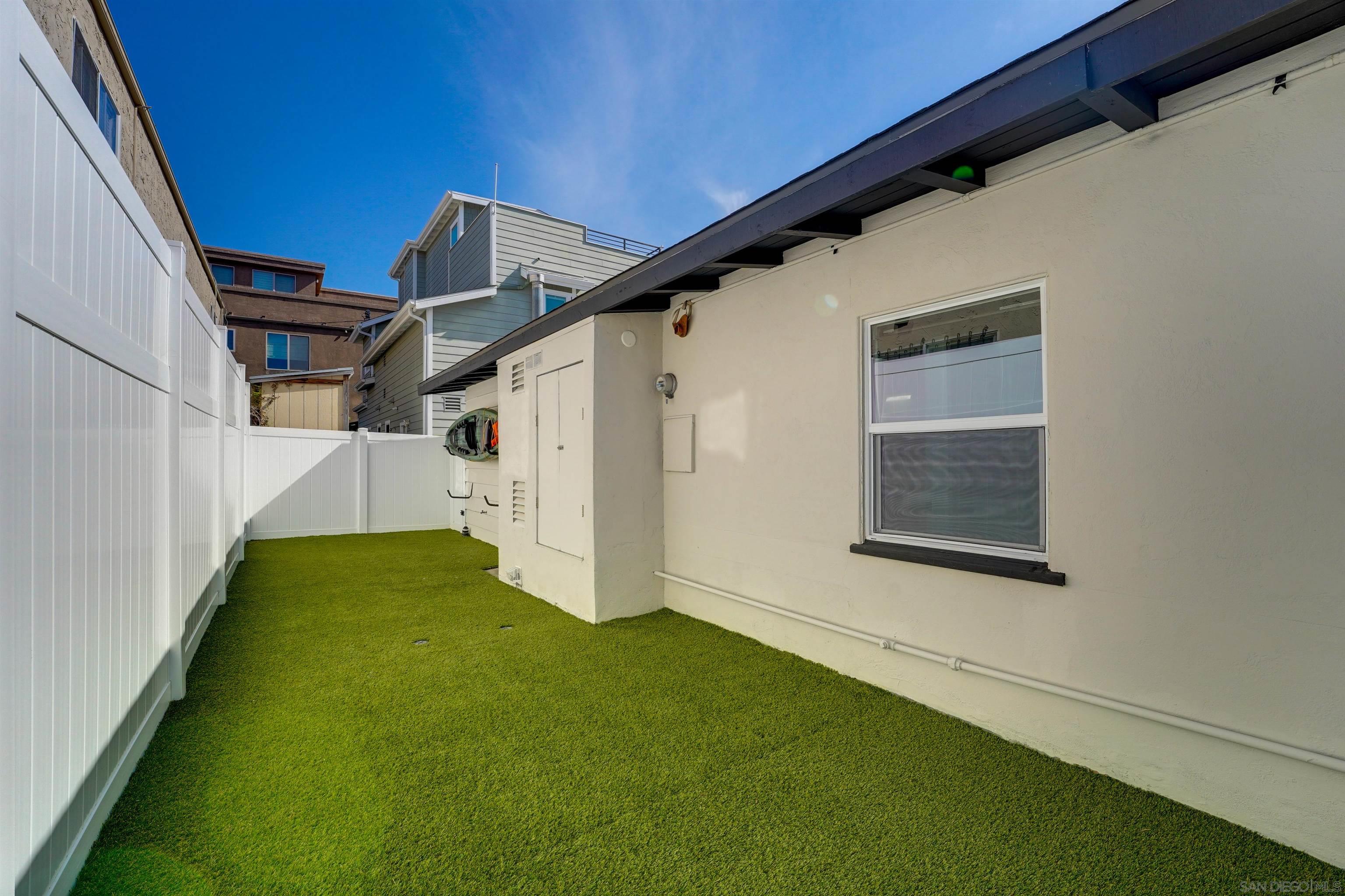 Detail Gallery Image 36 of 47 For 1404  Thomas Ave, San Diego,  CA 92109 - 2 Beds | 2 Baths