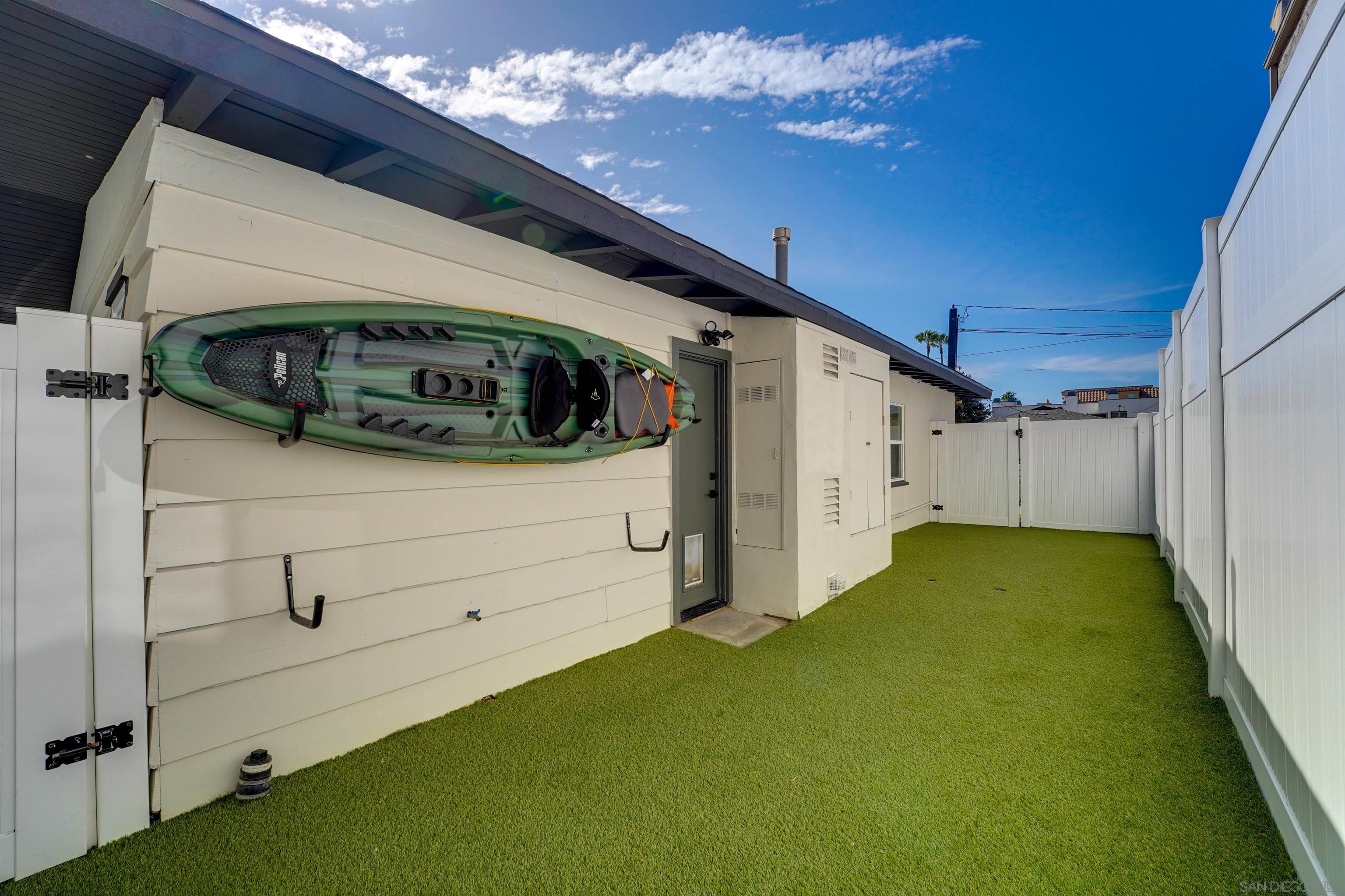 Detail Gallery Image 37 of 47 For 1404  Thomas Ave, San Diego,  CA 92109 - 2 Beds | 2 Baths