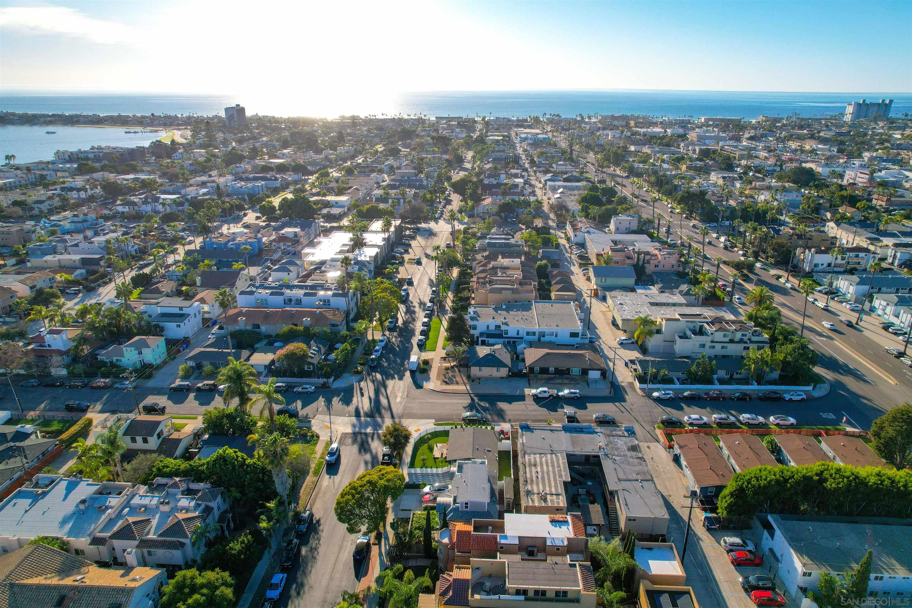 Detail Gallery Image 40 of 47 For 1404  Thomas Ave, San Diego,  CA 92109 - 2 Beds | 2 Baths