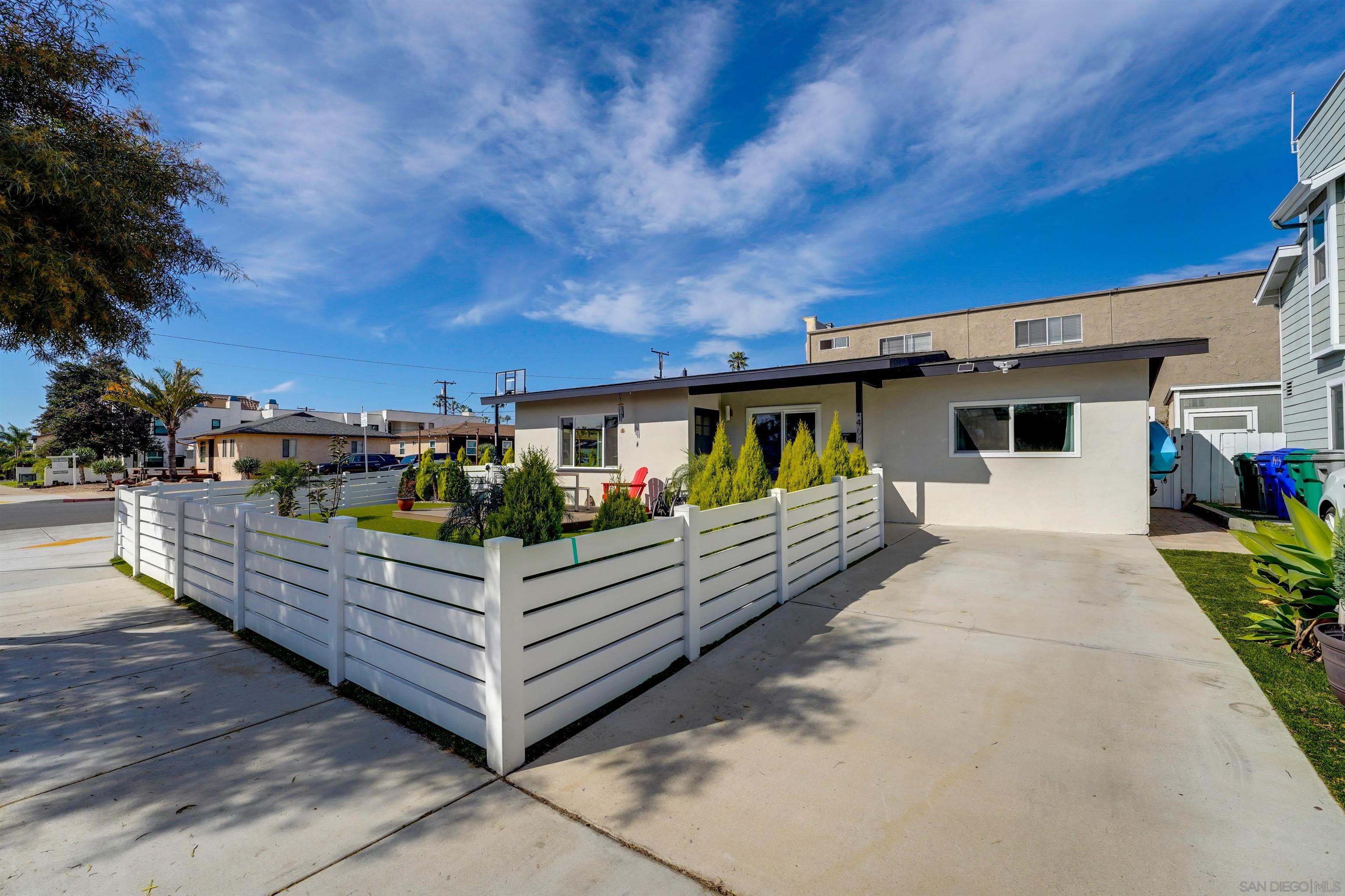 Detail Gallery Image 9 of 47 For 1404  Thomas Ave, San Diego,  CA 92109 - 2 Beds | 2 Baths