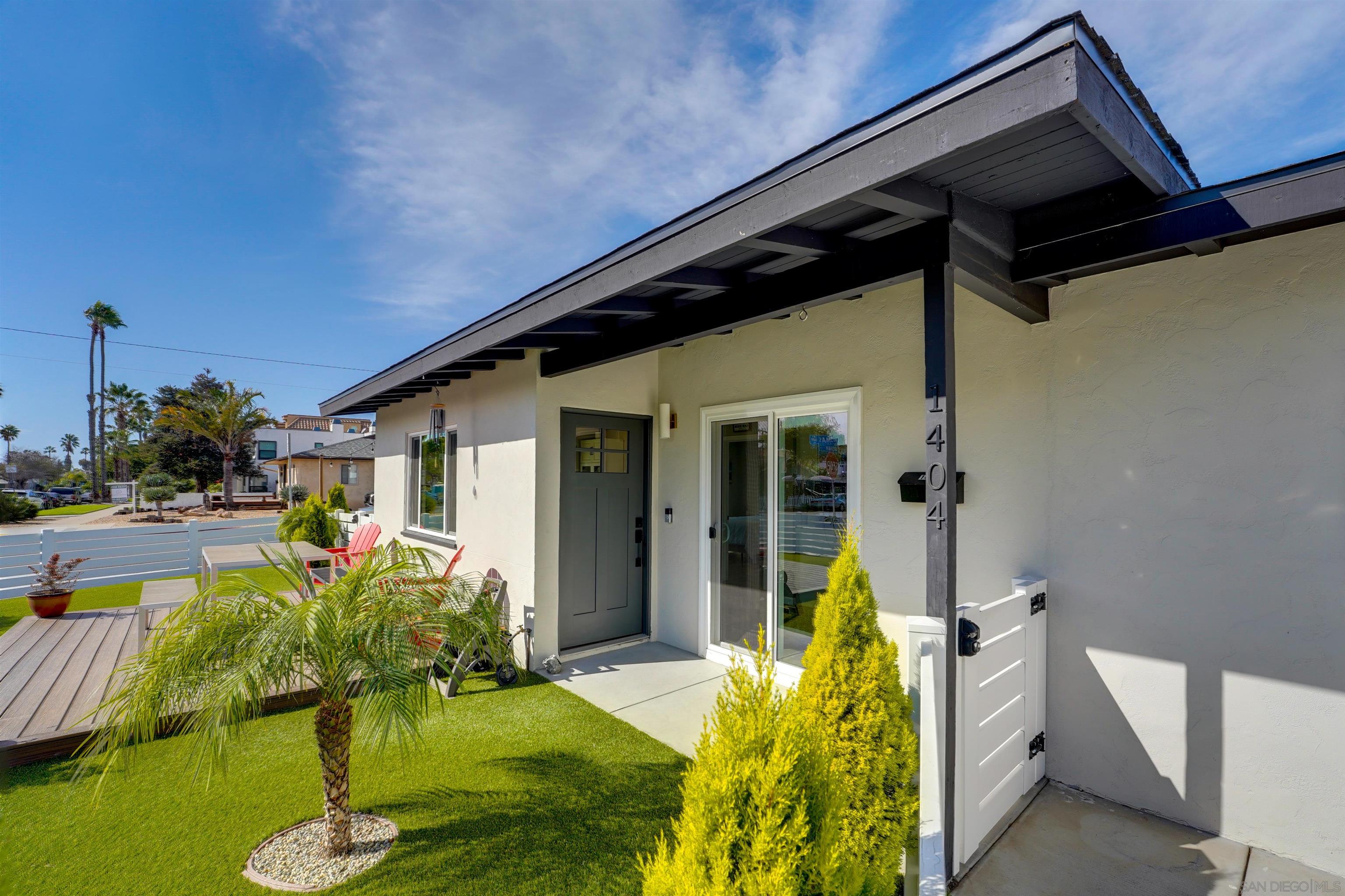 Detail Gallery Image 10 of 47 For 1404  Thomas Ave, San Diego,  CA 92109 - 2 Beds | 2 Baths