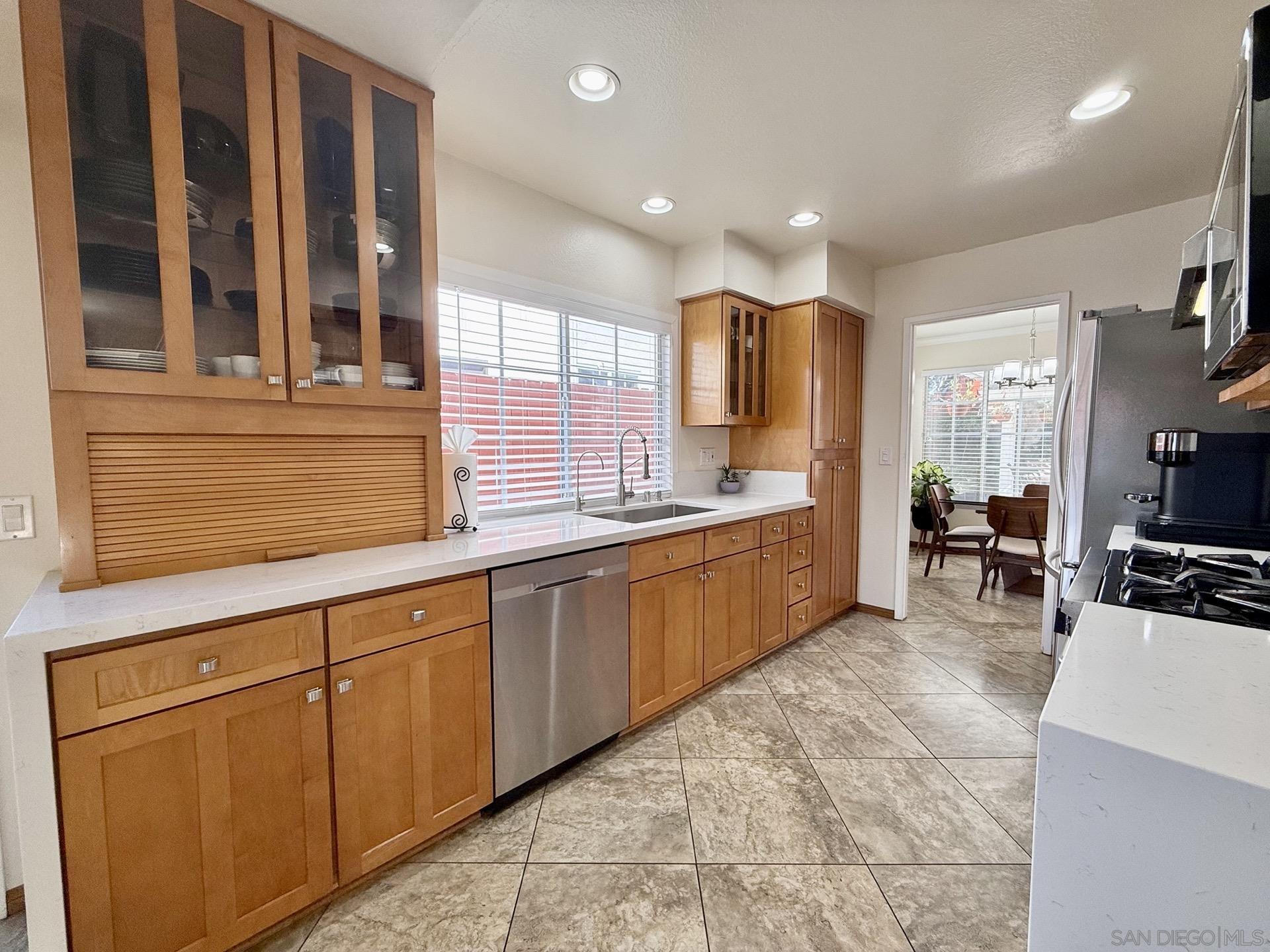 Detail Gallery Image 5 of 64 For 2767  Lancha St, San Diego,  CA 92111 - 3 Beds | 2 Baths