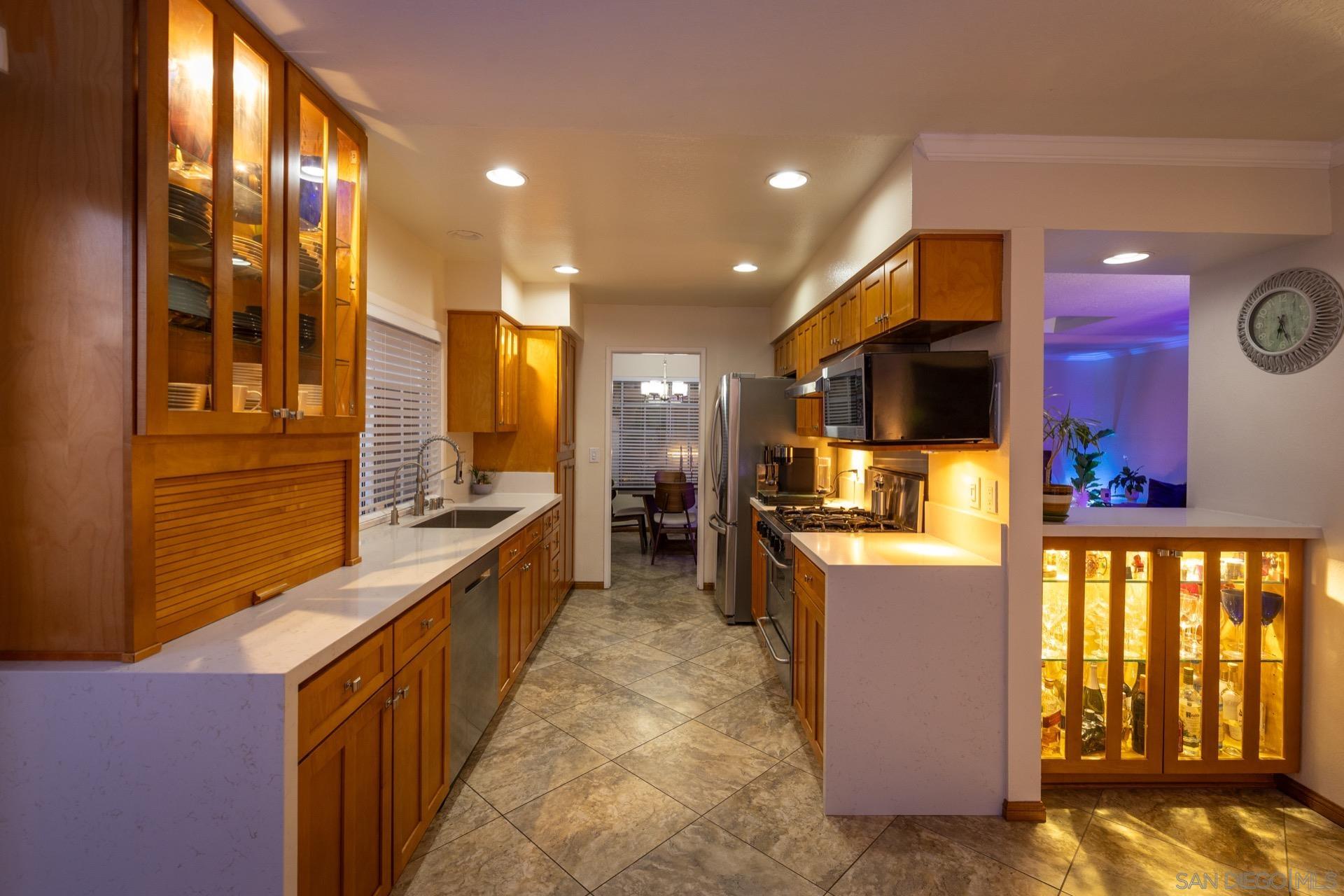 Detail Gallery Image 8 of 64 For 2767  Lancha St, San Diego,  CA 92111 - 3 Beds | 2 Baths