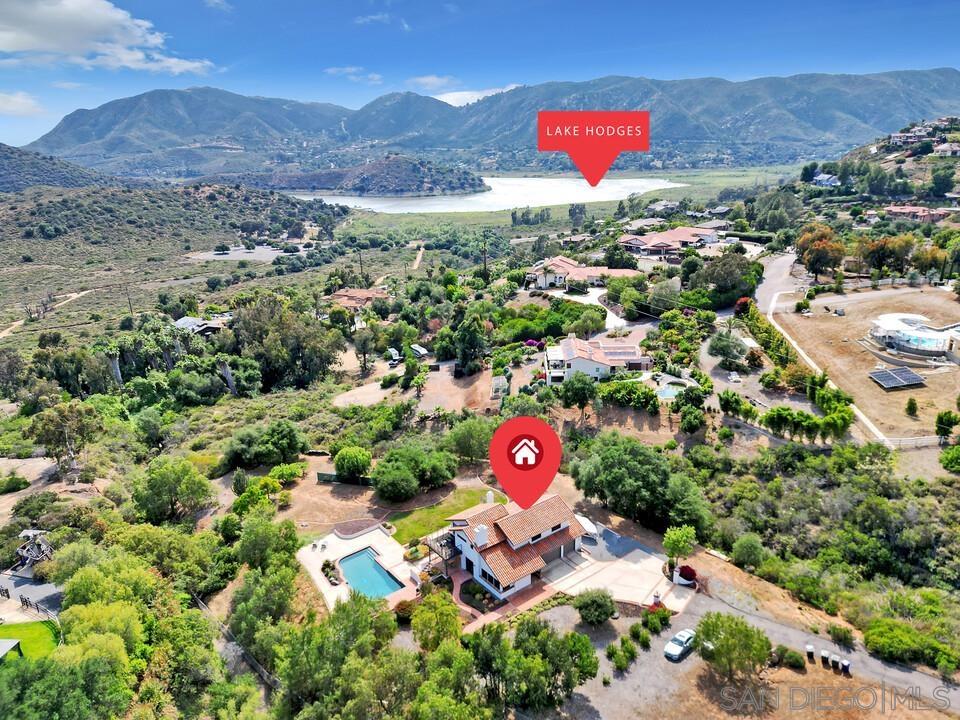 Detail Gallery Image 2 of 48 For 3453  via Loma Vista, Escondido,  CA 92029 - 4 Beds | 3 Baths