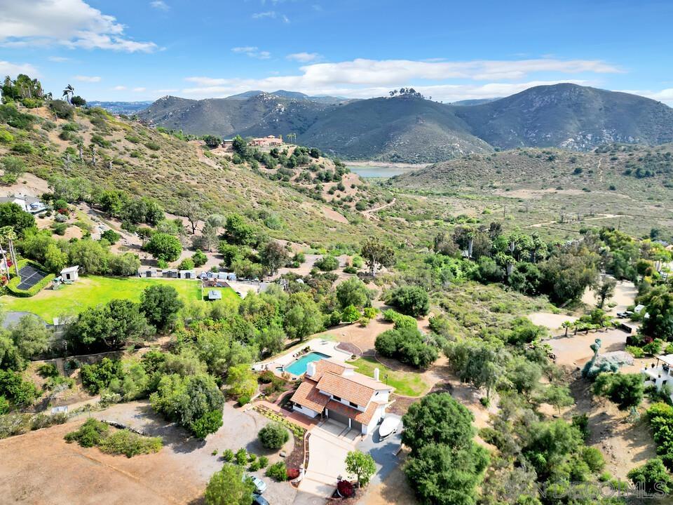 Detail Gallery Image 11 of 48 For 3453  via Loma Vista, Escondido,  CA 92029 - 4 Beds | 3 Baths