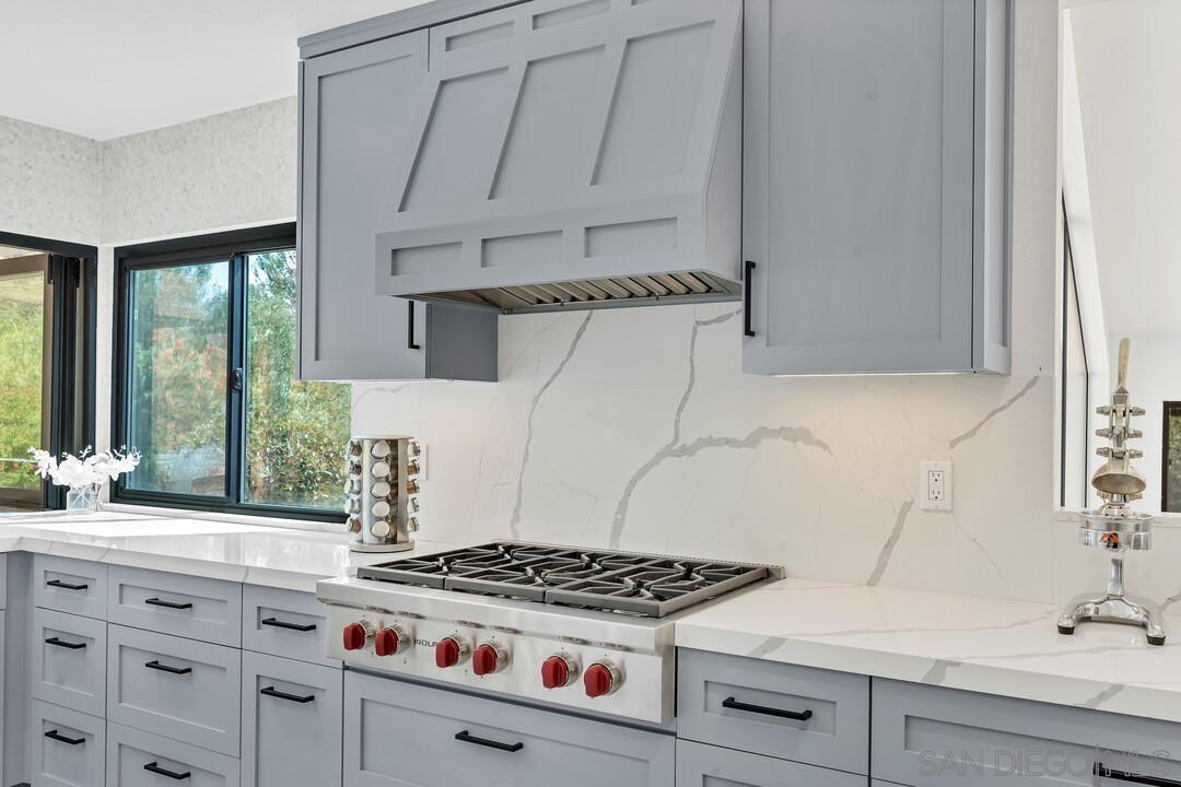 Detail Gallery Image 12 of 48 For 3453  via Loma Vista, Escondido,  CA 92029 - 4 Beds | 3 Baths