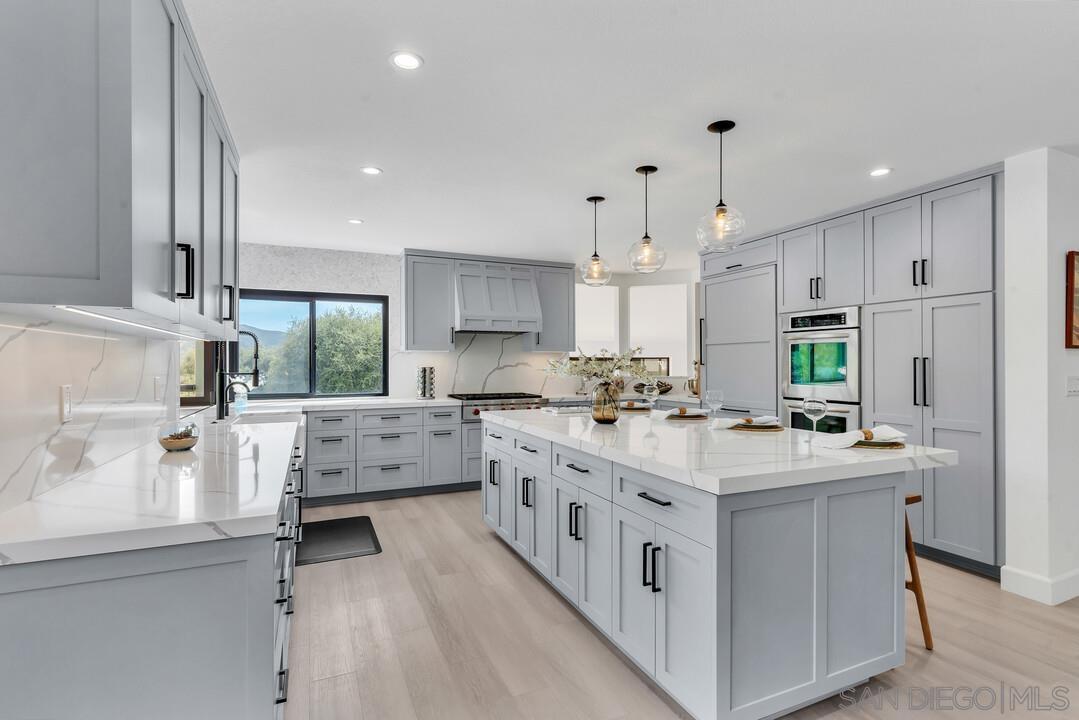 Detail Gallery Image 14 of 48 For 3453  via Loma Vista, Escondido,  CA 92029 - 4 Beds | 3 Baths