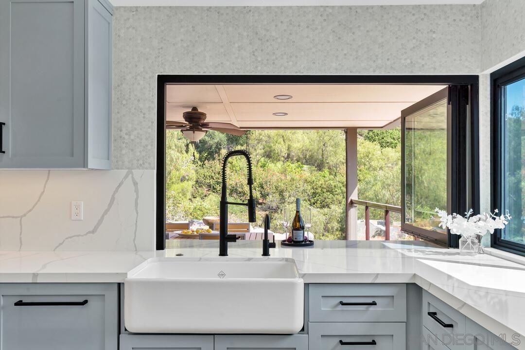 Detail Gallery Image 14 of 48 For 3453  via Loma Vista, Escondido,  CA 92029 - 4 Beds | 3 Baths