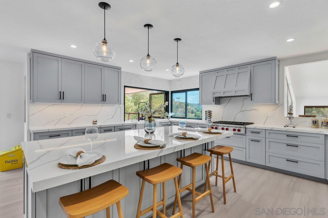 Detail Gallery Image 4 of 48 For 3453  via Loma Vista, Escondido,  CA 92029 - 4 Beds | 3 Baths