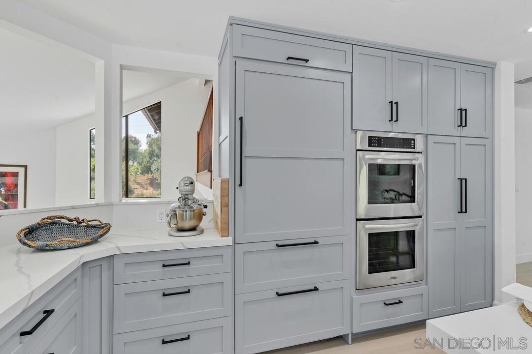 Detail Gallery Image 6 of 48 For 3453  via Loma Vista, Escondido,  CA 92029 - 4 Beds | 3 Baths