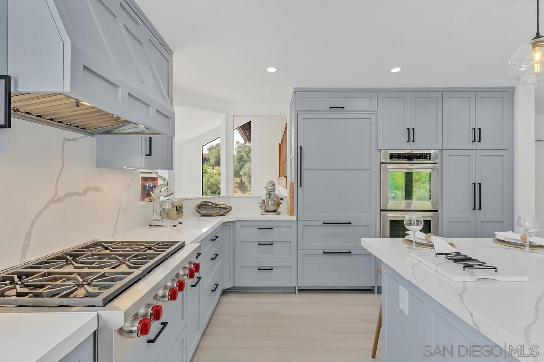 Detail Gallery Image 8 of 48 For 3453  via Loma Vista, Escondido,  CA 92029 - 4 Beds | 3 Baths