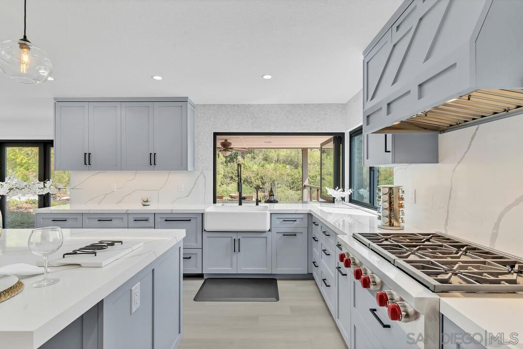 Detail Gallery Image 9 of 48 For 3453  via Loma Vista, Escondido,  CA 92029 - 4 Beds | 3 Baths