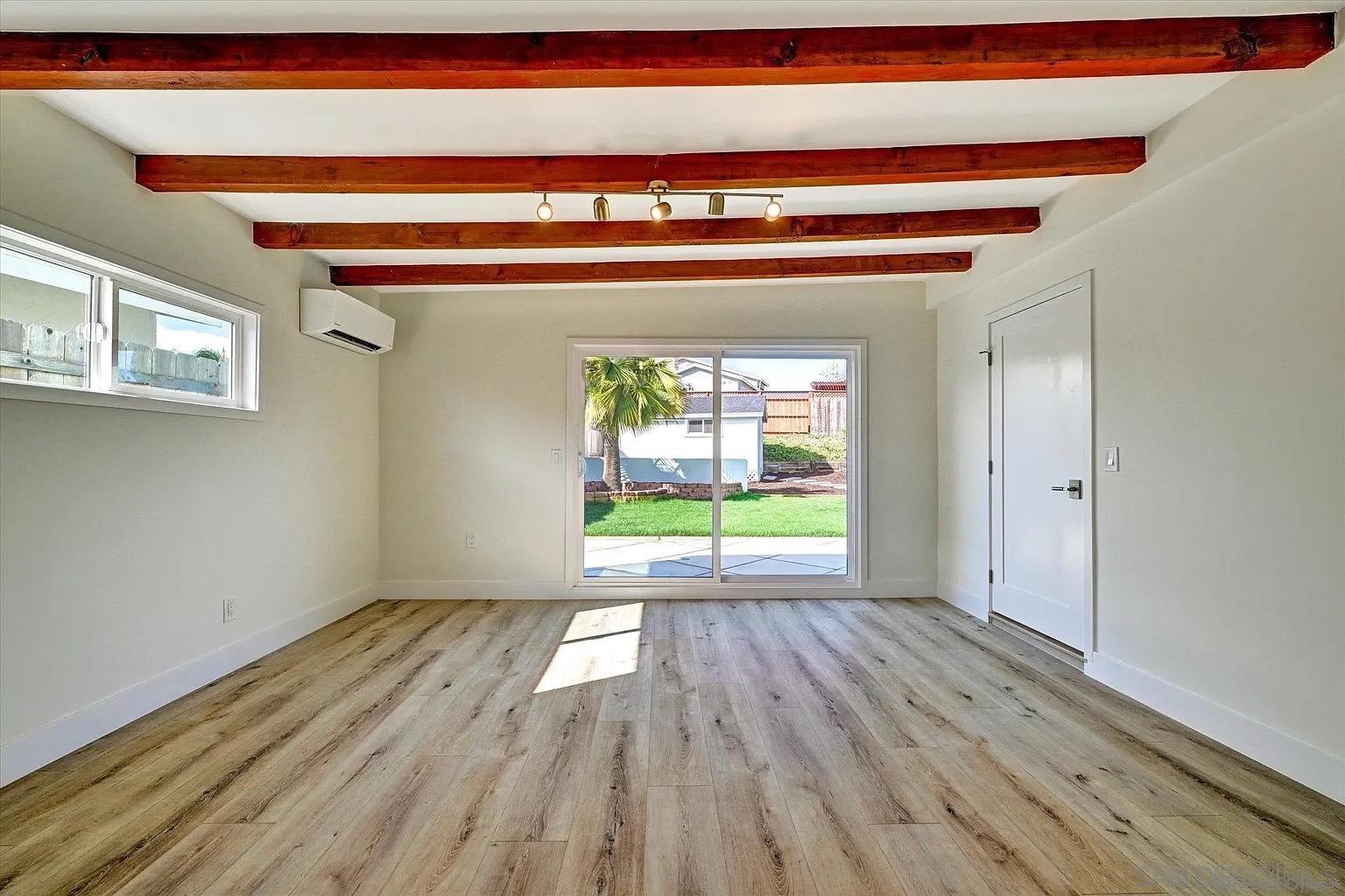 Detail Gallery Image 12 of 33 For 2802  Cowley Way, San Diego,  CA 92110 - 4 Beds | 3 Baths