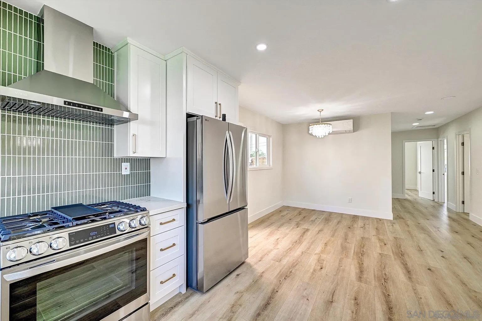 Detail Gallery Image 6 of 33 For 2802  Cowley Way, San Diego,  CA 92110 - 4 Beds | 3 Baths