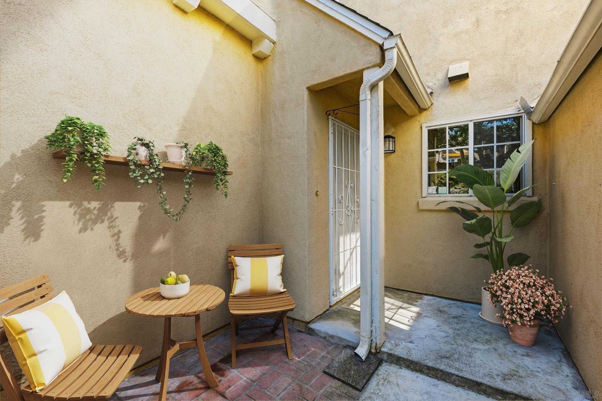 Detail Gallery Image 4 of 34 For 2591  Regent Rd, Carlsbad,  CA 92010 - 3 Beds | 2/1 Baths