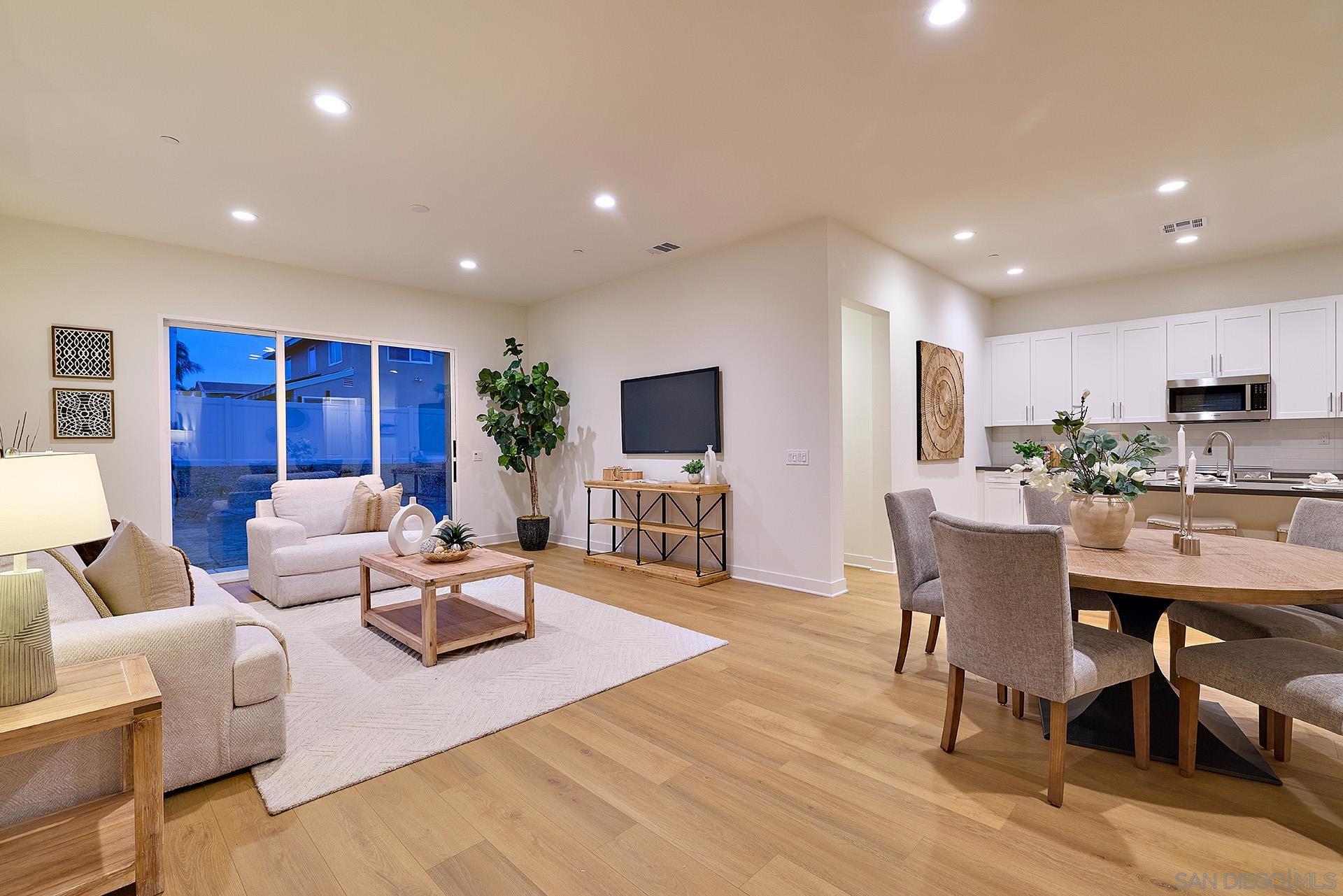 Detail Gallery Image 3 of 32 For 789  Michael Ct, Vista,  CA 92081 - 4 Beds | 3/1 Baths