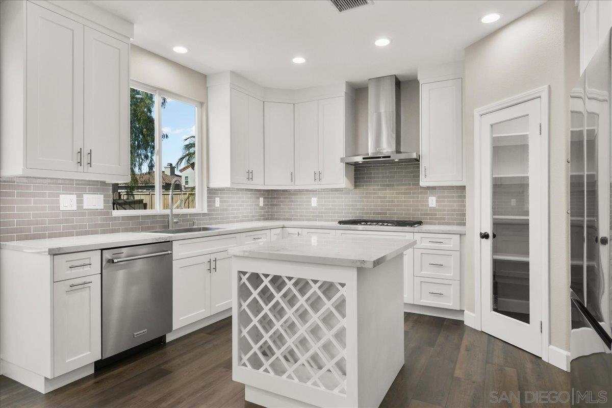 Detail Gallery Image 7 of 30 For 1414  Blackstone Ave, Chula Vista,  CA 91915 - 3 Beds | 2/1 Baths