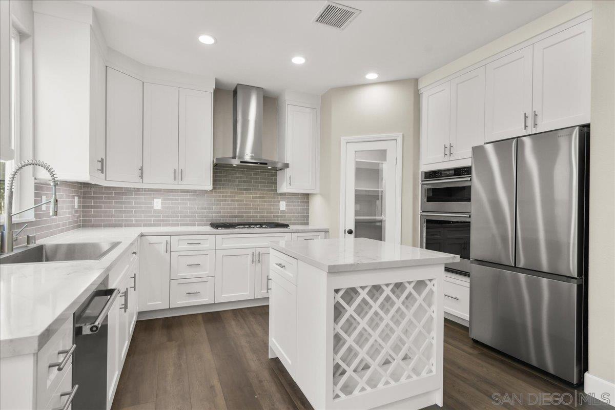 Detail Gallery Image 8 of 30 For 1414  Blackstone Ave, Chula Vista,  CA 91915 - 3 Beds | 2/1 Baths