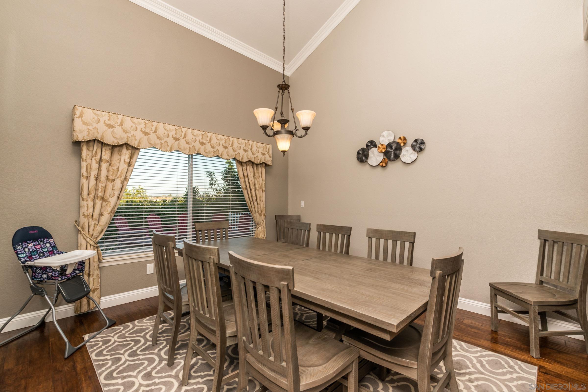 Detail Gallery Image 12 of 58 For 2340  Lomica Pl, Escondido,  CA 92029 - 6 Beds | 4 Baths