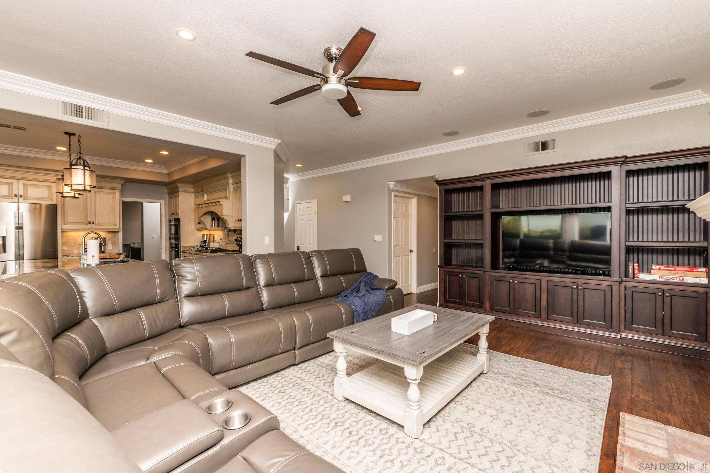 Detail Gallery Image 14 of 58 For 2340  Lomica Pl, Escondido,  CA 92029 - 6 Beds | 4 Baths