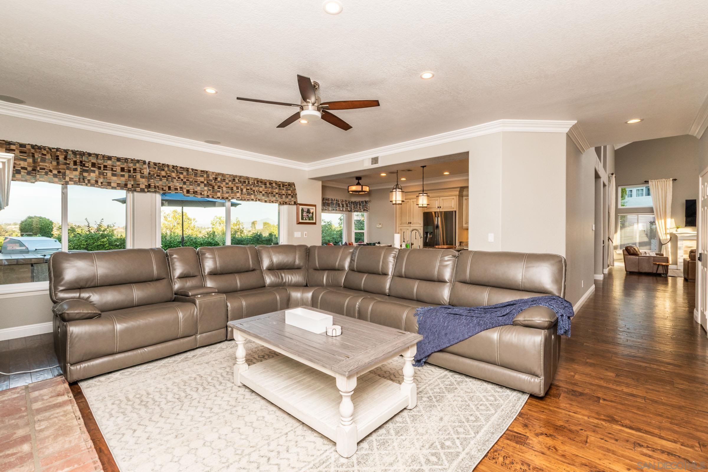 Detail Gallery Image 16 of 58 For 2340  Lomica Pl, Escondido,  CA 92029 - 6 Beds | 4 Baths