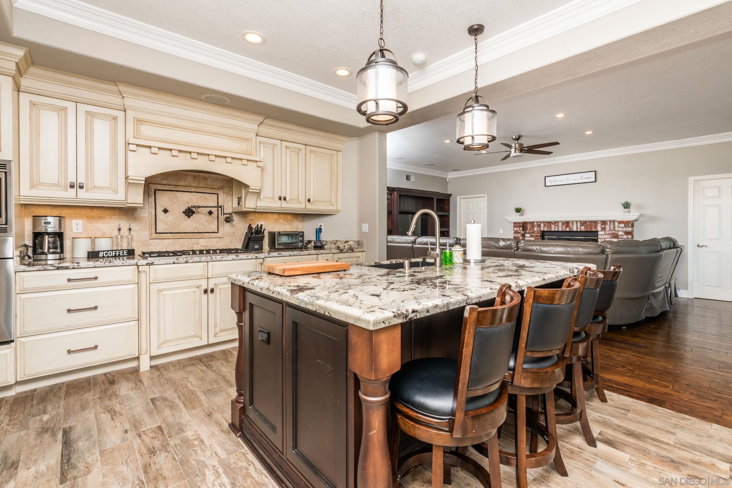 Detail Gallery Image 21 of 58 For 2340  Lomica Pl, Escondido,  CA 92029 - 6 Beds | 4 Baths