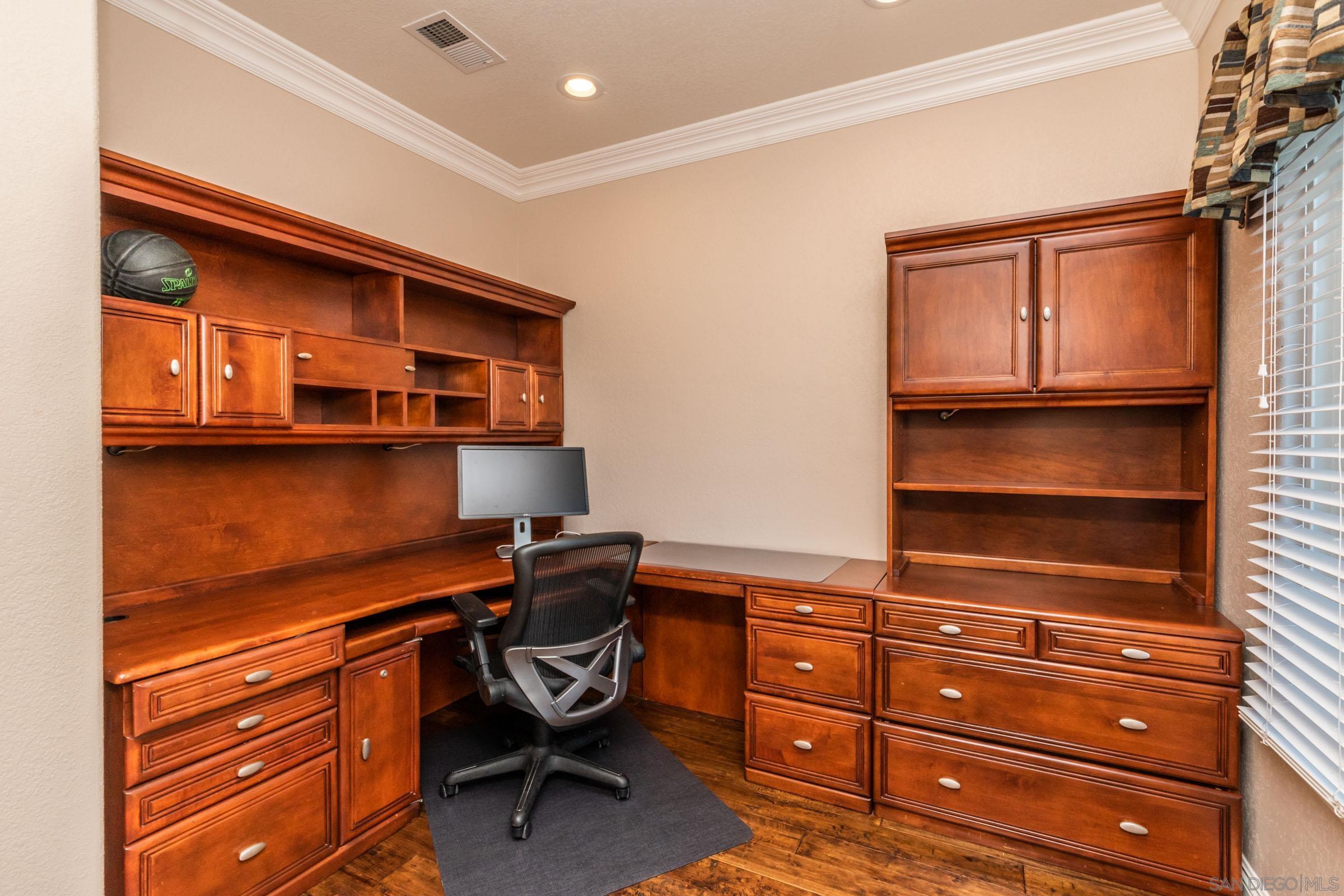 Detail Gallery Image 36 of 58 For 2340  Lomica Pl, Escondido,  CA 92029 - 6 Beds | 4 Baths