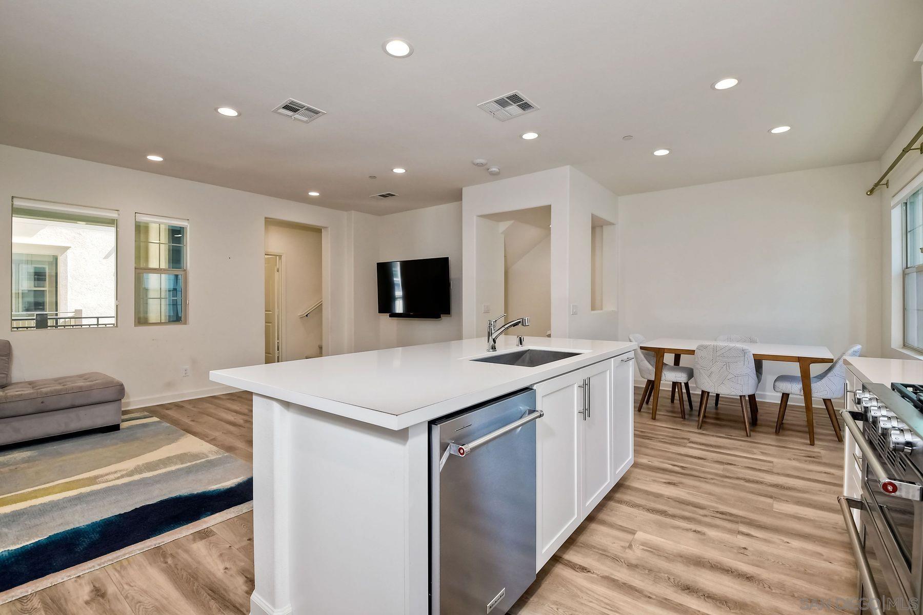 Detail Gallery Image 4 of 29 For 912  Slate St, San Marcos,  CA 92078 - 3 Beds | 2/1 Baths