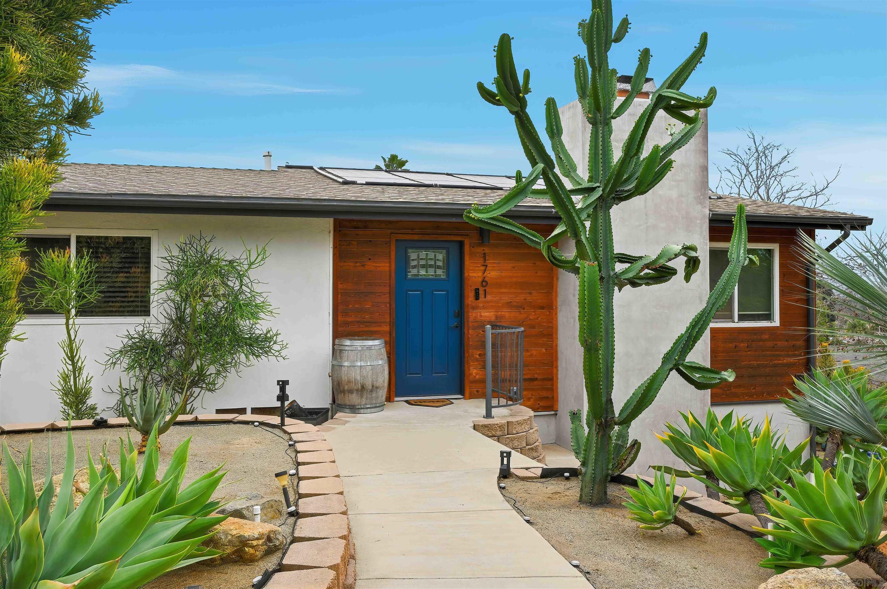 Detail Gallery Image 2 of 45 For 1761  Country Ln, Escondido,  CA 92025 - 4 Beds | 3 Baths