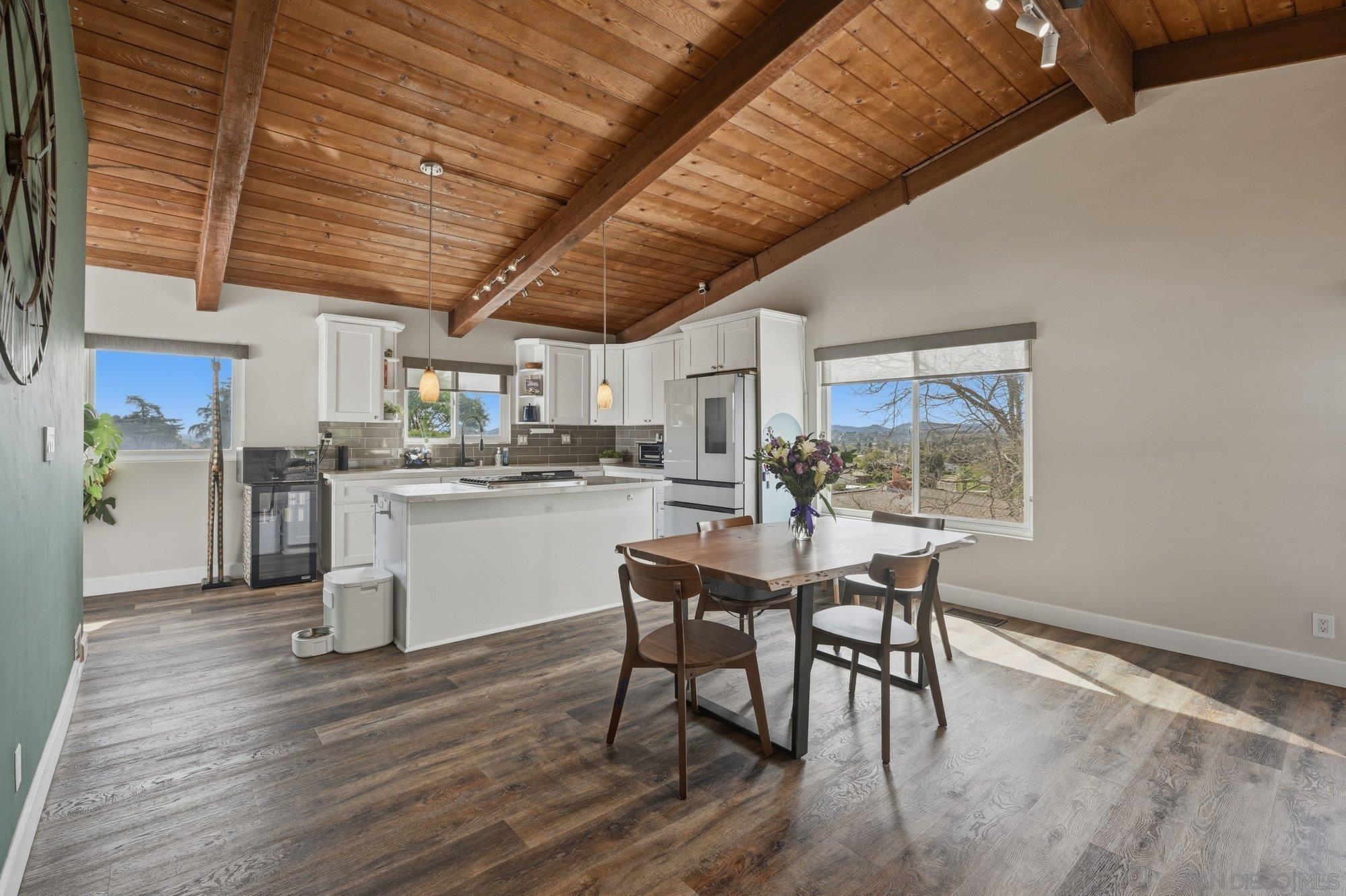 Detail Gallery Image 11 of 45 For 1761  Country Ln, Escondido,  CA 92025 - 4 Beds | 3 Baths