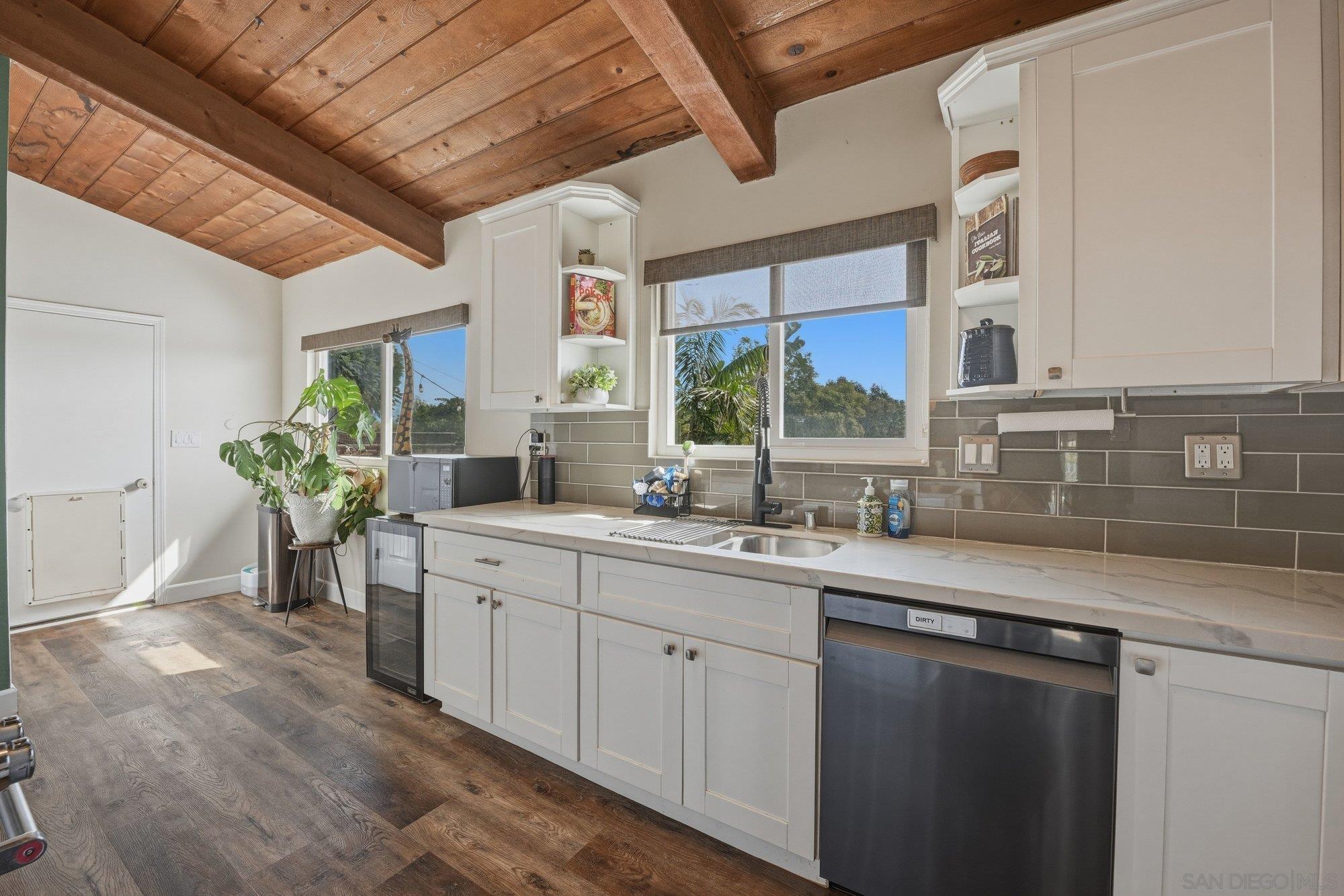 Detail Gallery Image 14 of 45 For 1761  Country Ln, Escondido,  CA 92025 - 4 Beds | 3 Baths