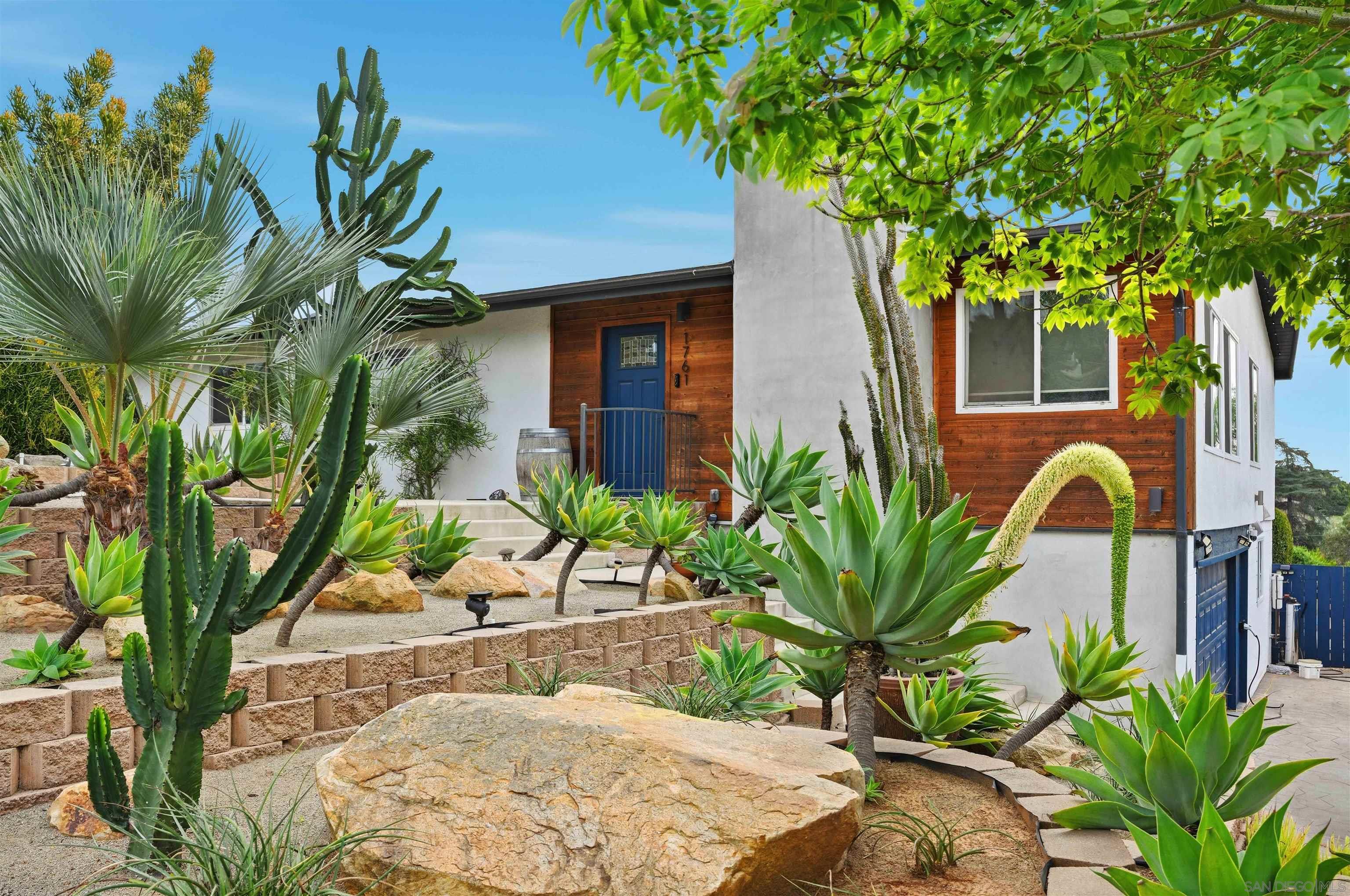 Detail Gallery Image 3 of 45 For 1761  Country Ln, Escondido,  CA 92025 - 4 Beds | 3 Baths